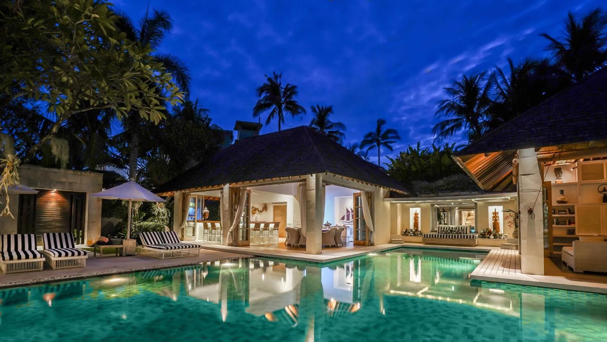 Property building in Villa Jajaliluna