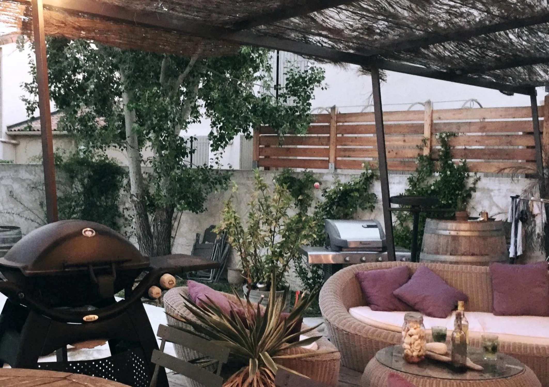 BBQ facilities in Chambre et table d hotes chez Dom