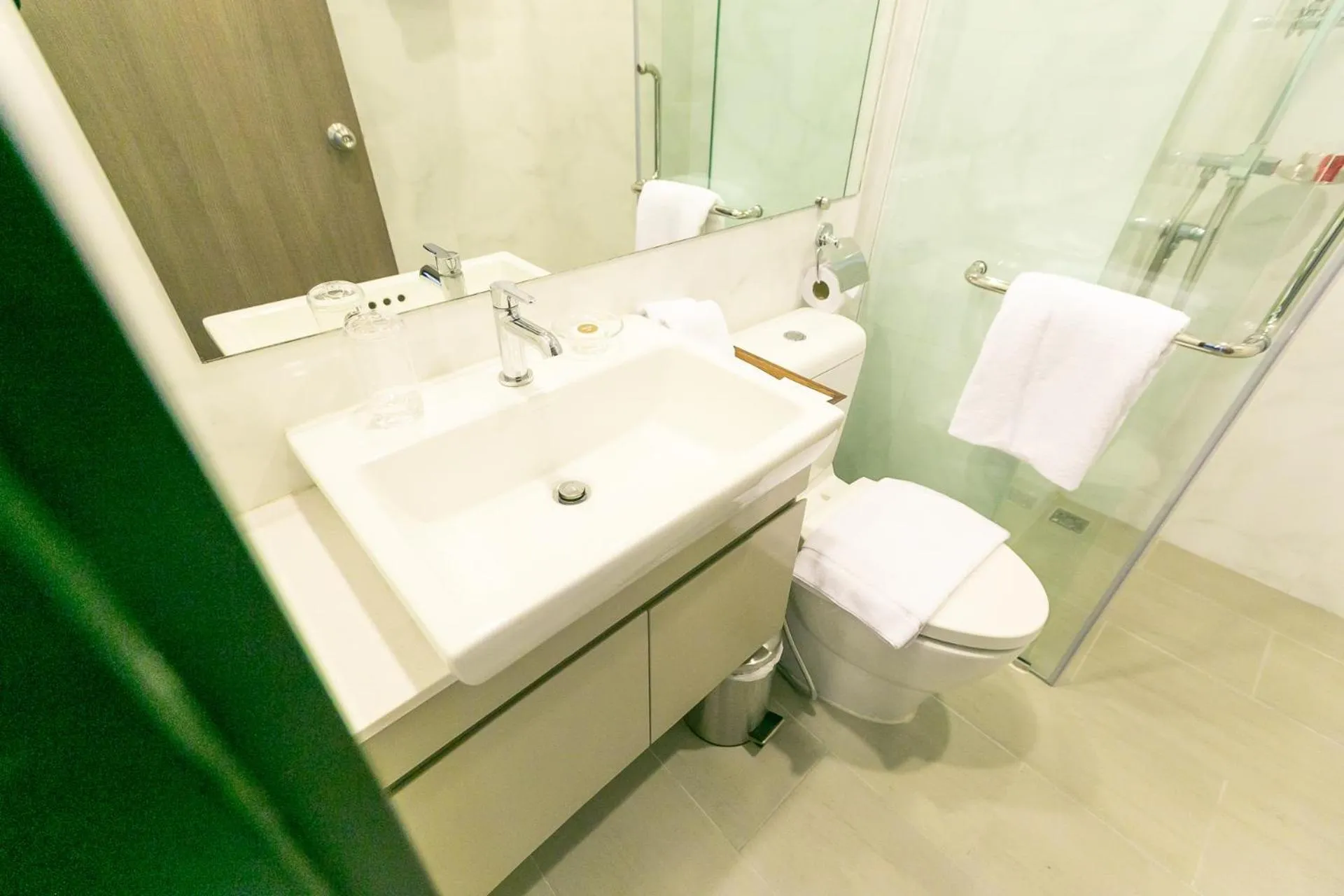 Shower in Locals Prio ChiangMai Central Airport Plaza