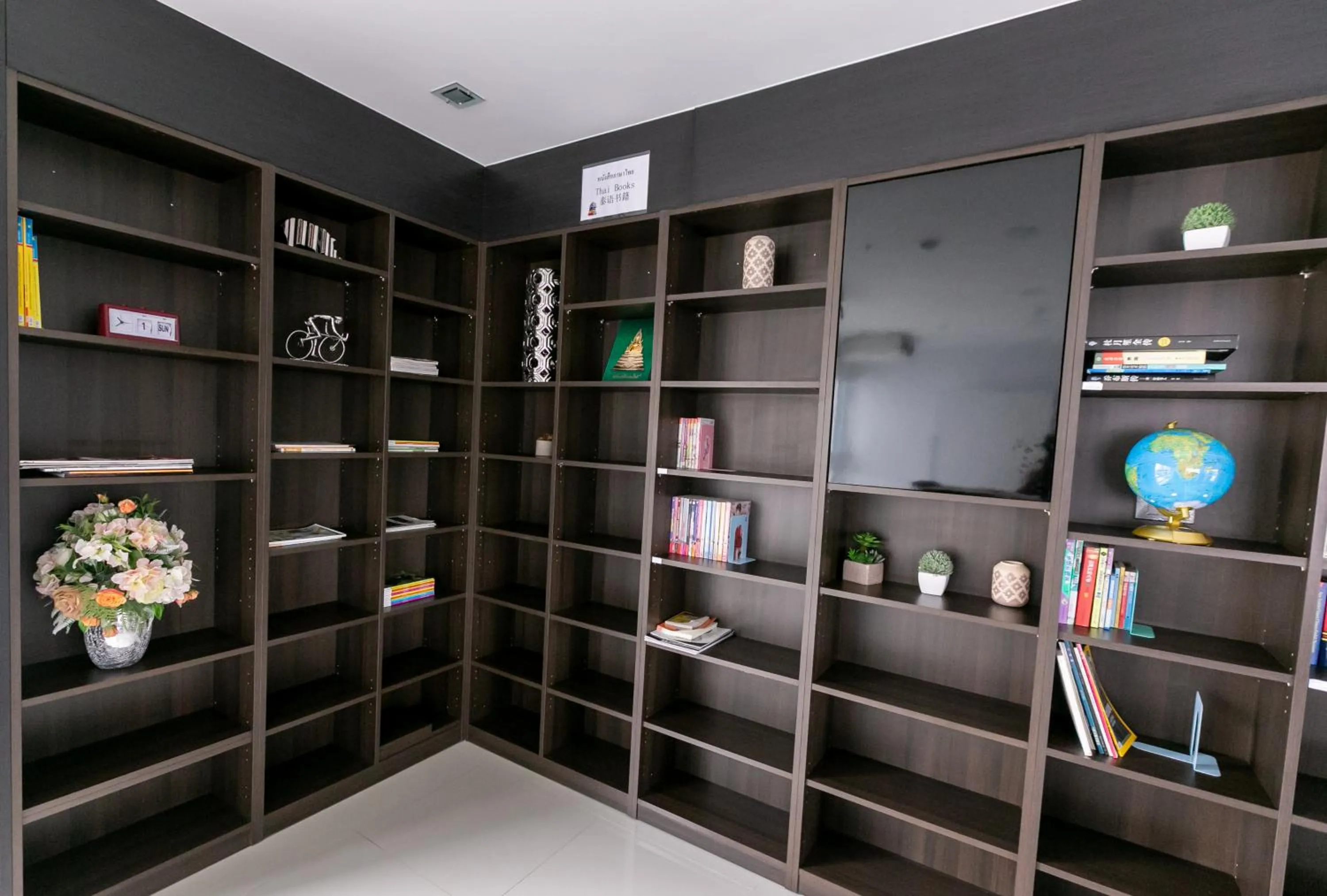 Library in Locals Prio ChiangMai Central Airport Plaza