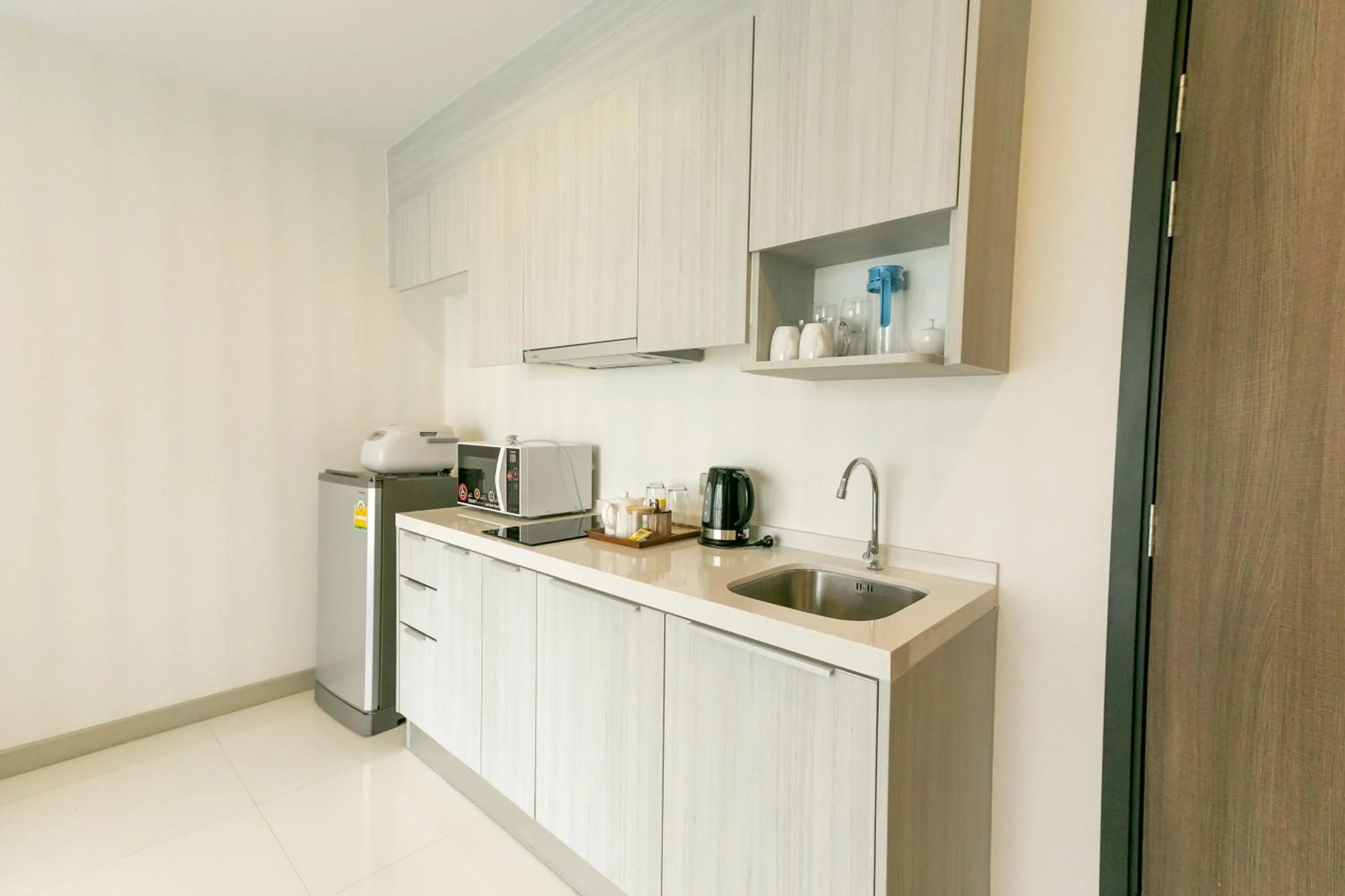 Kitchen or kitchenette in Locals Prio ChiangMai Central Airport Plaza