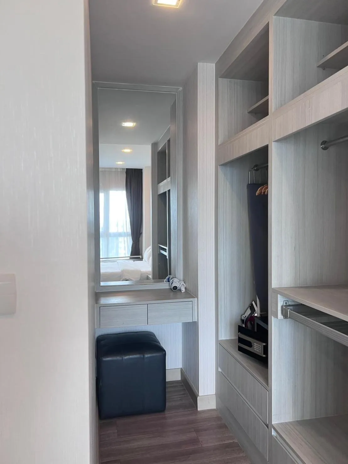 wardrobe in Locals Prio ChiangMai Central Airport Plaza