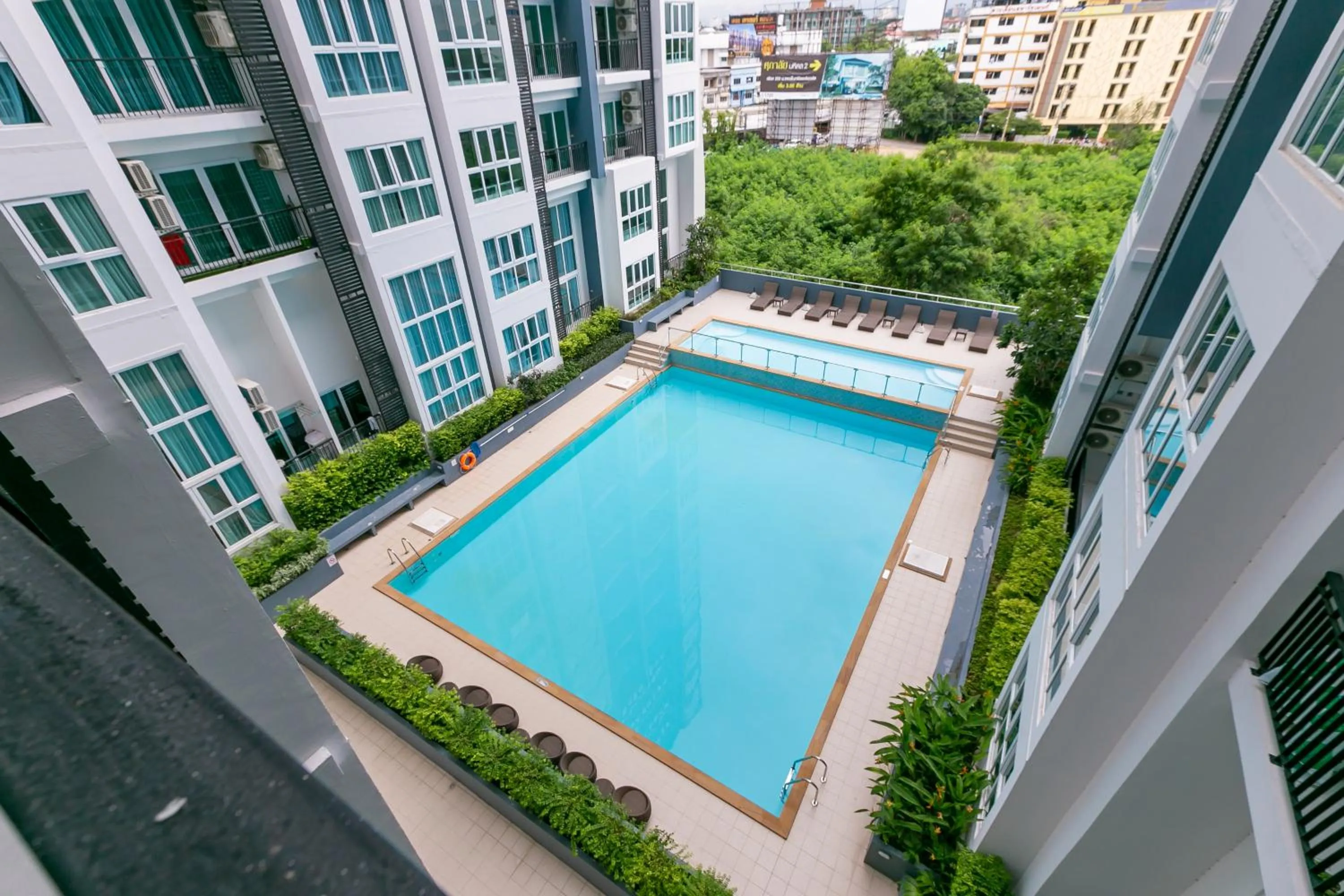 Pool view in Locals Prio ChiangMai Central Airport Plaza