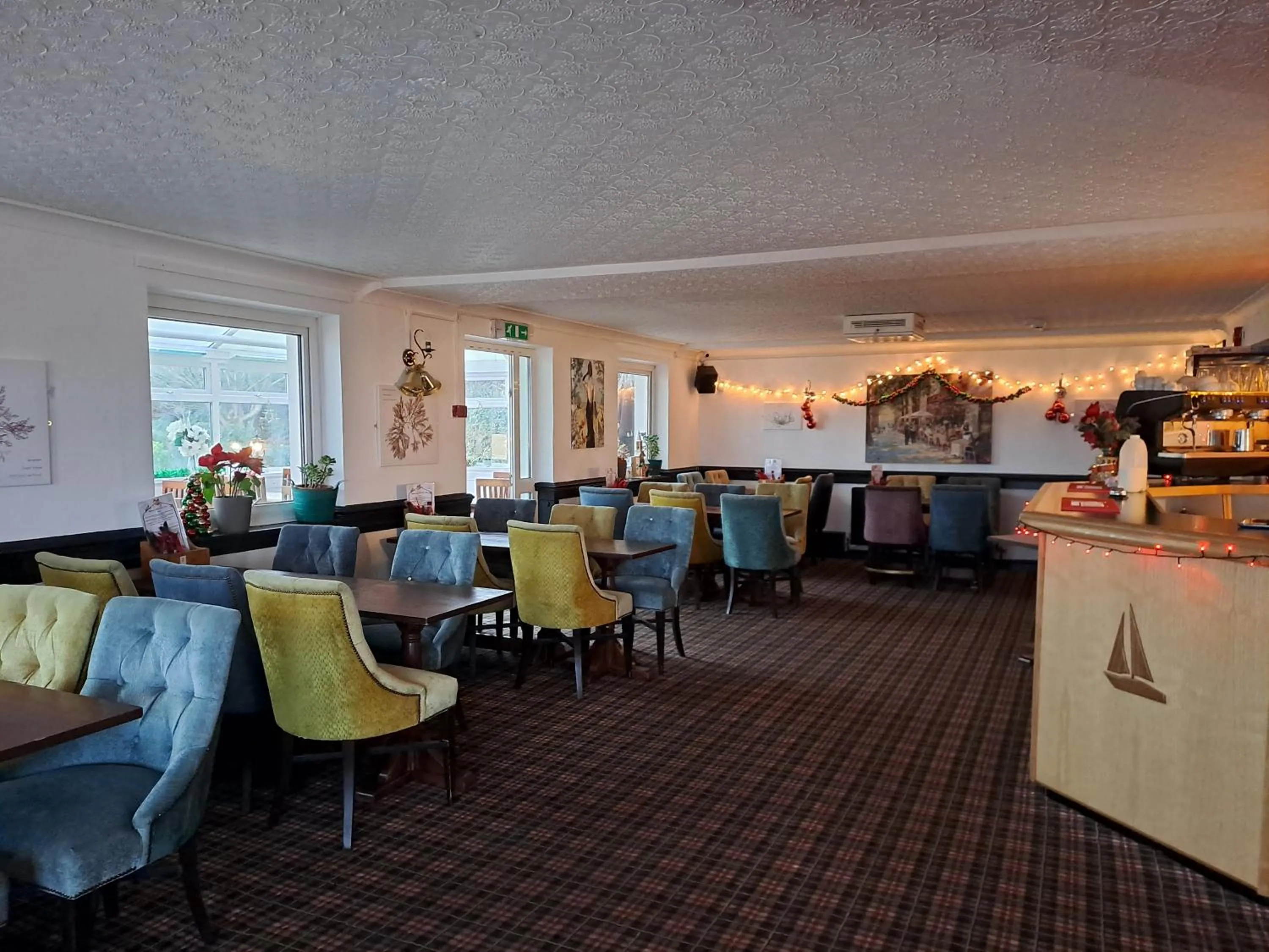 Restaurant/places to eat in Boathouse Hotel