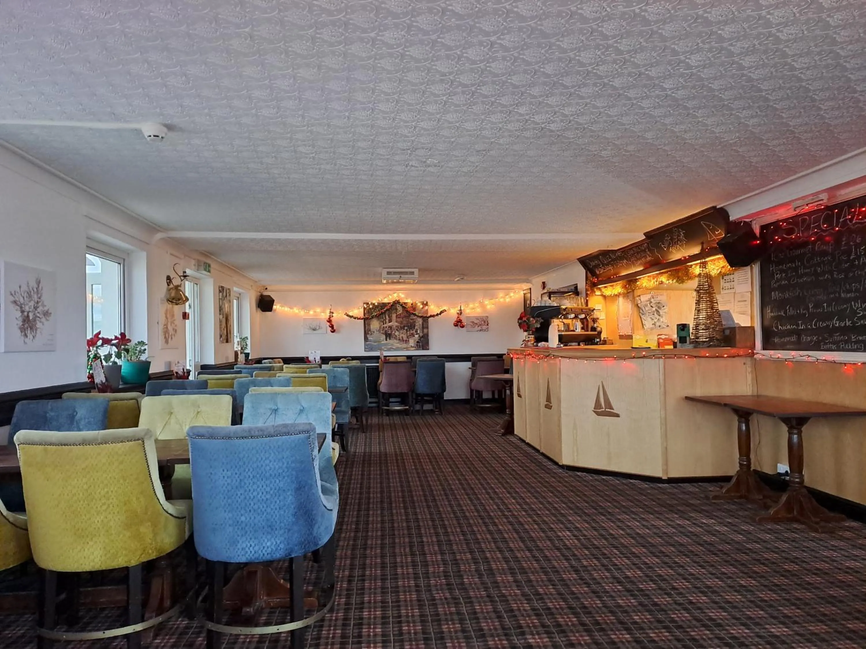 Restaurant/places to eat in Boathouse Hotel