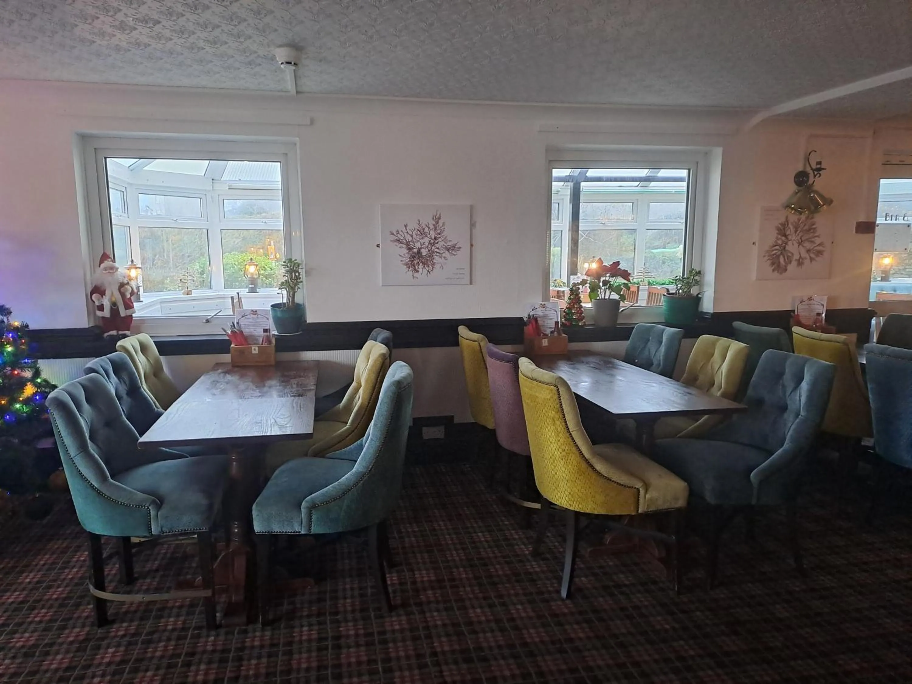 Restaurant/places to eat in Boathouse Hotel