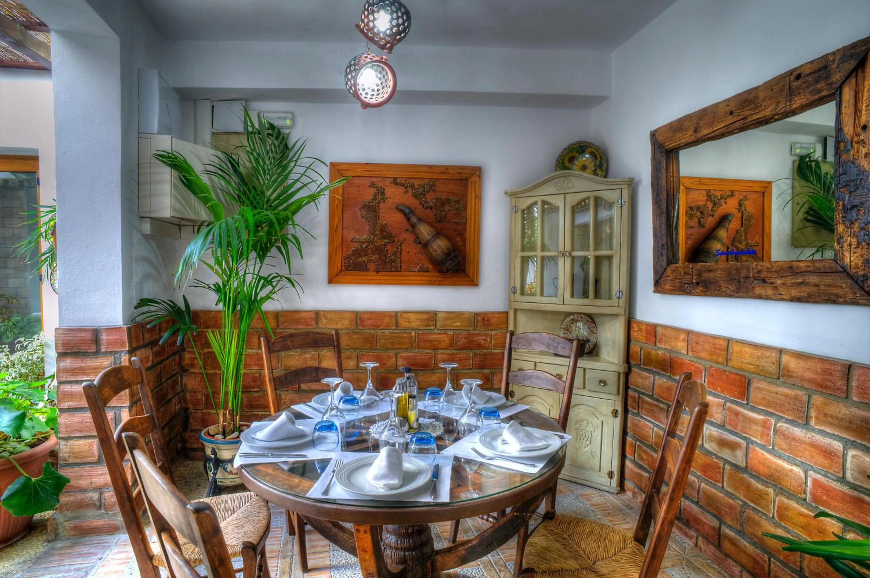 Patio in Hotel Almadraba