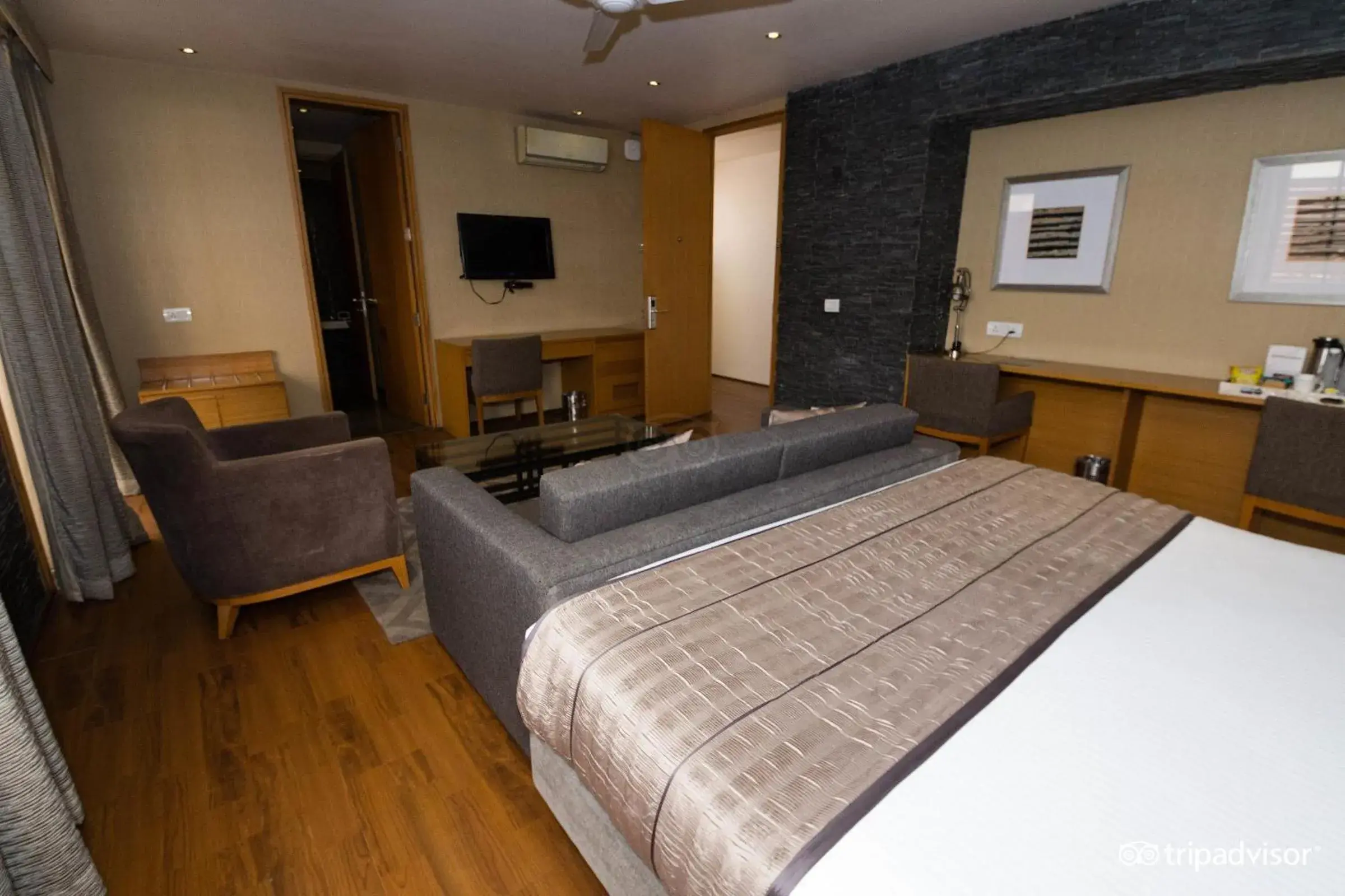 Living room, Bed in Udman Hotel Panchshila Park Living room, Bed in Udman Hotel Panchshila Park