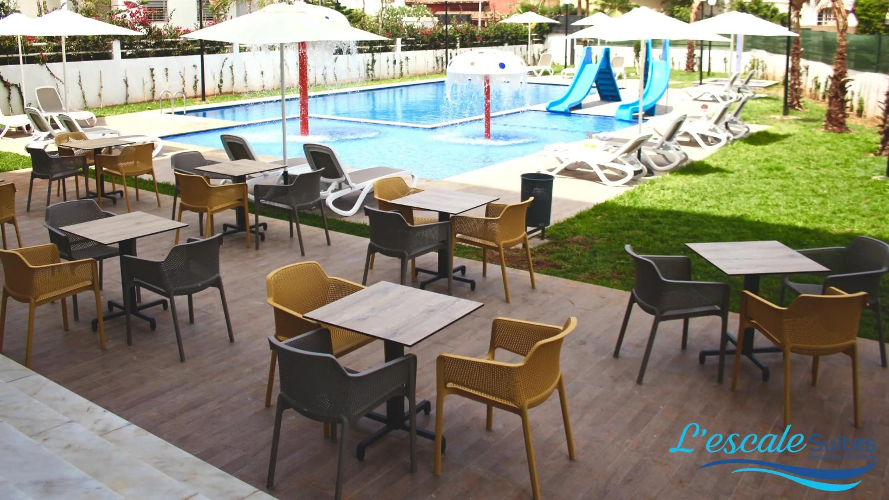 Restaurant/places to eat in L'escale Suites Résidence Hôtelière By 7AV HOTELS