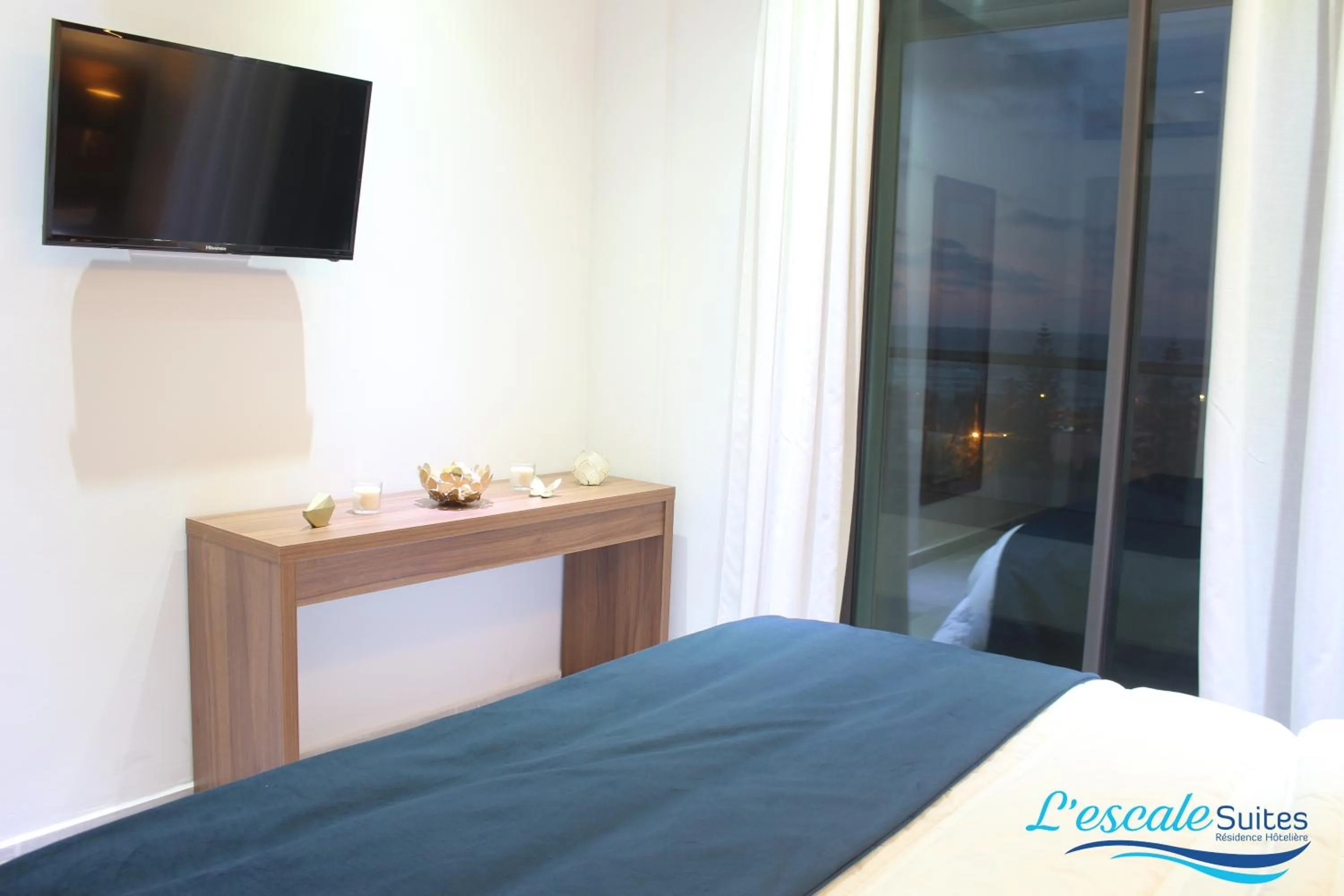 Bed in L'escale Suites Résidence Hôtelière By 7AV HOTELS