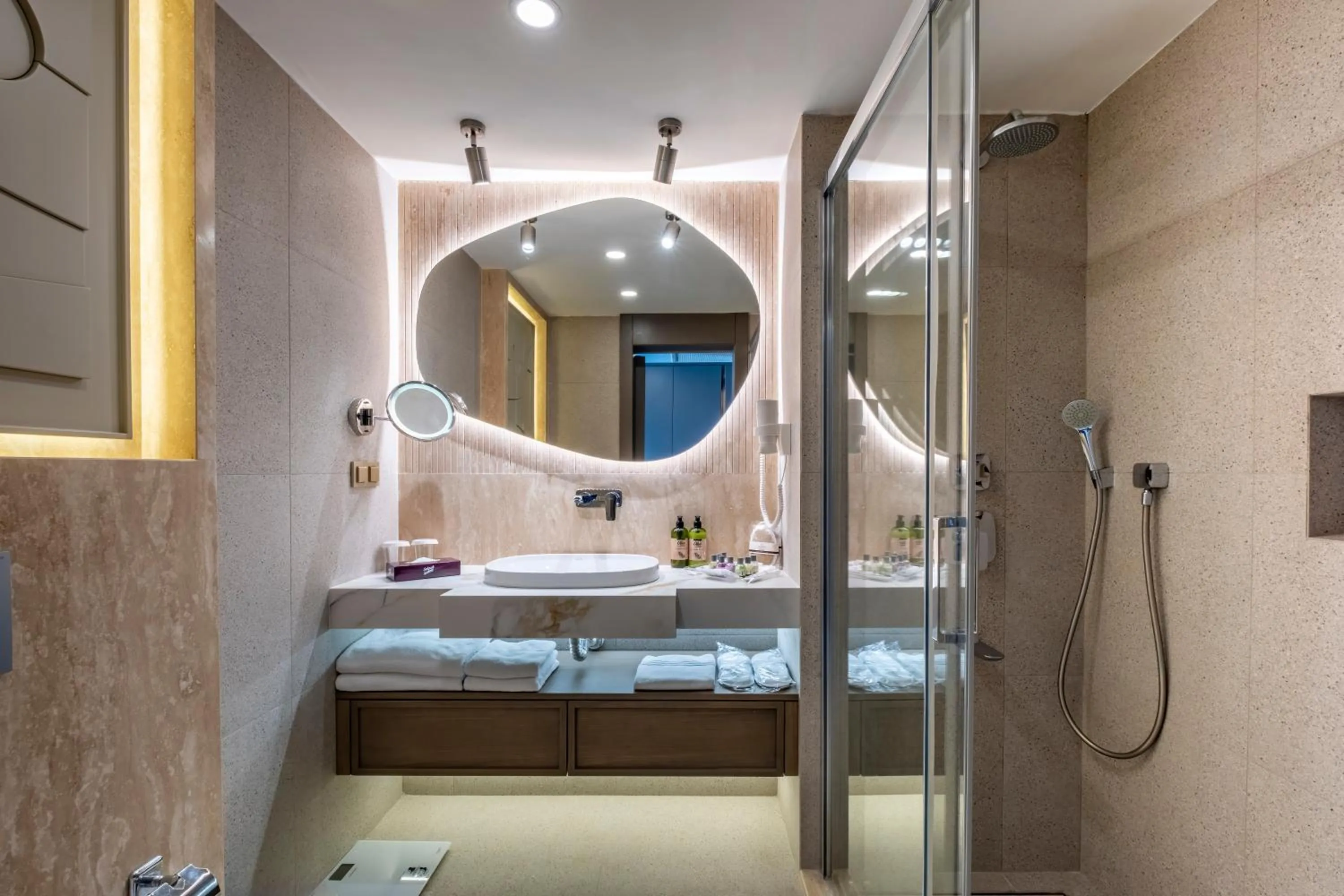 Shower, Bed in Side Star Elegance Hotel - Ultra All Inclusive
