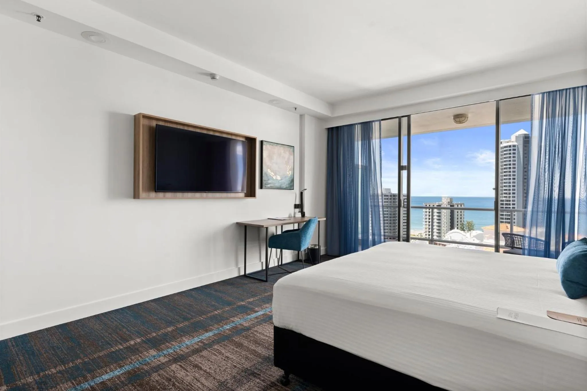Photo of the whole room, Bed in Crowne Plaza Surfers Paradise by IHG