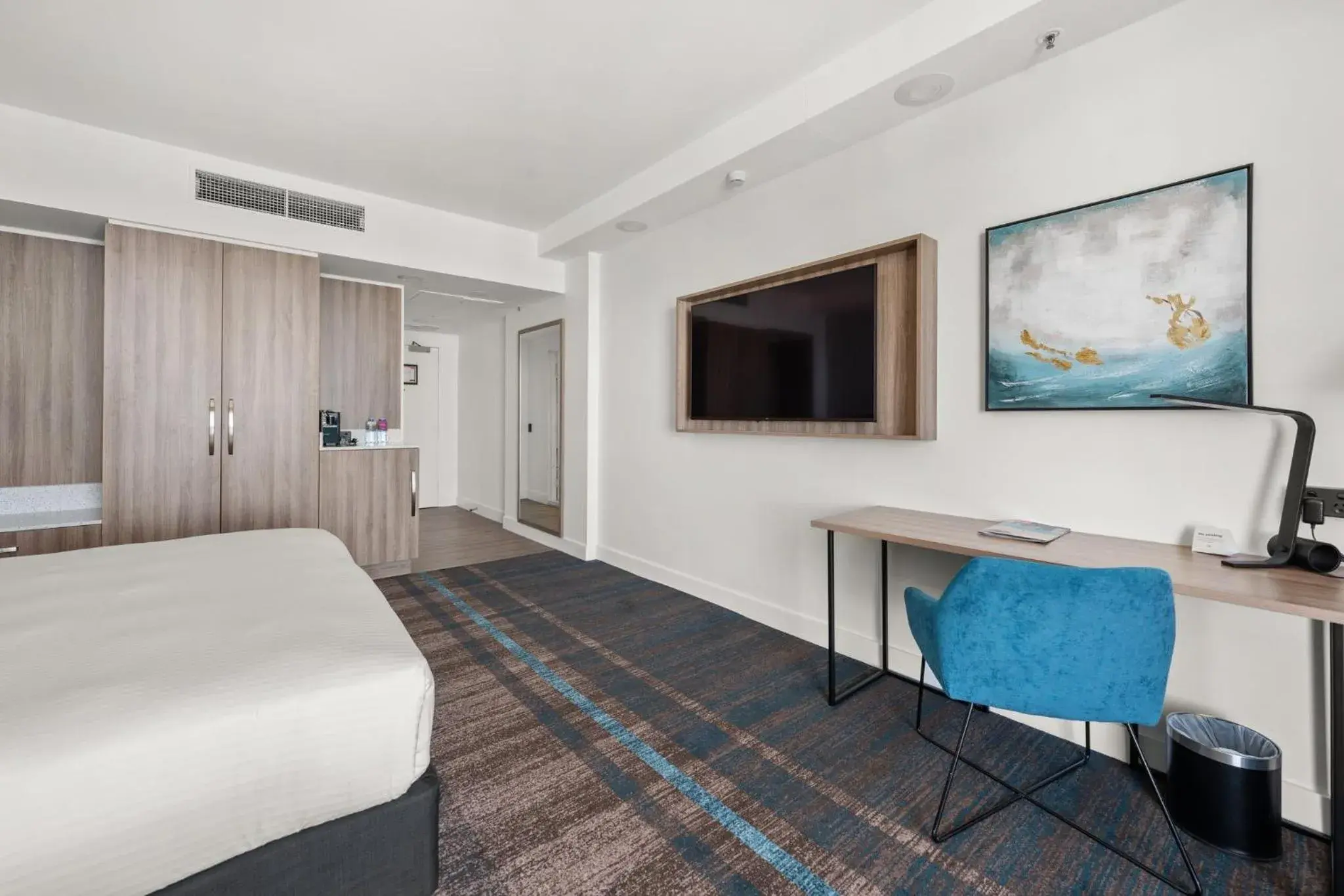 Photo of the whole room, Bed in Crowne Plaza Surfers Paradise by IHG Photo of the whole room, Bed in Crowne Plaza Surfers Paradise by IHG