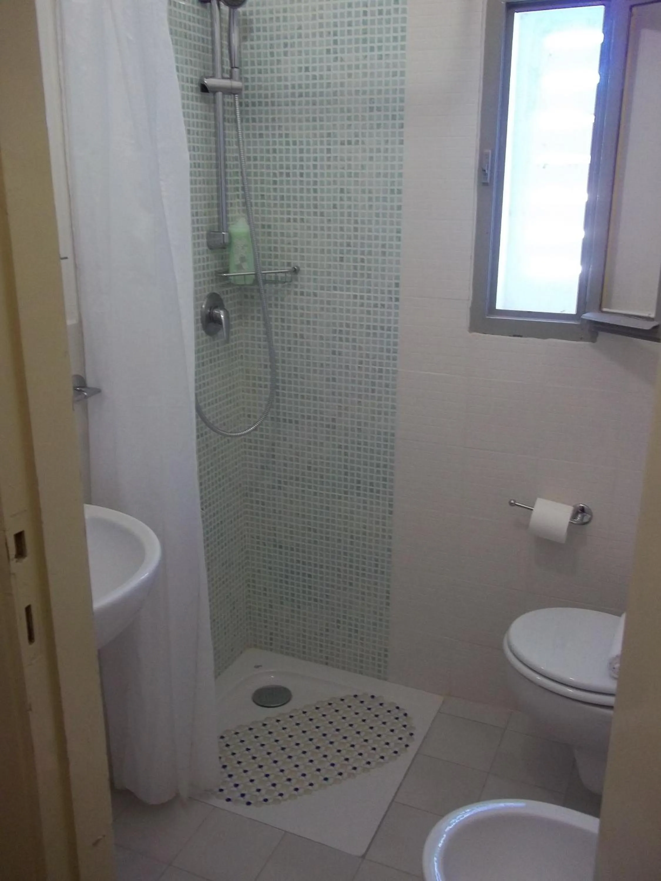 Bathroom in Hotel Italia