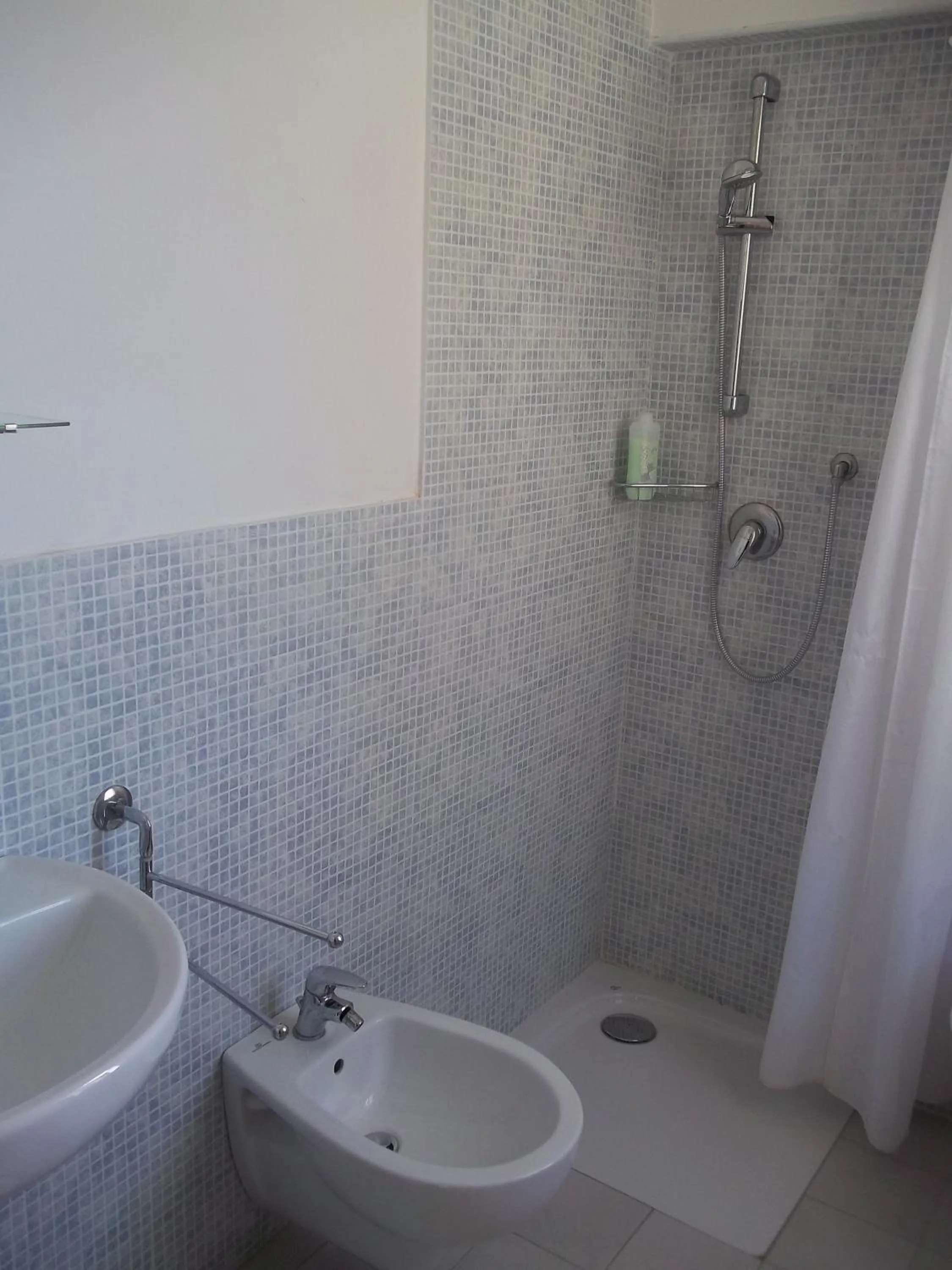 Bathroom in Hotel Italia