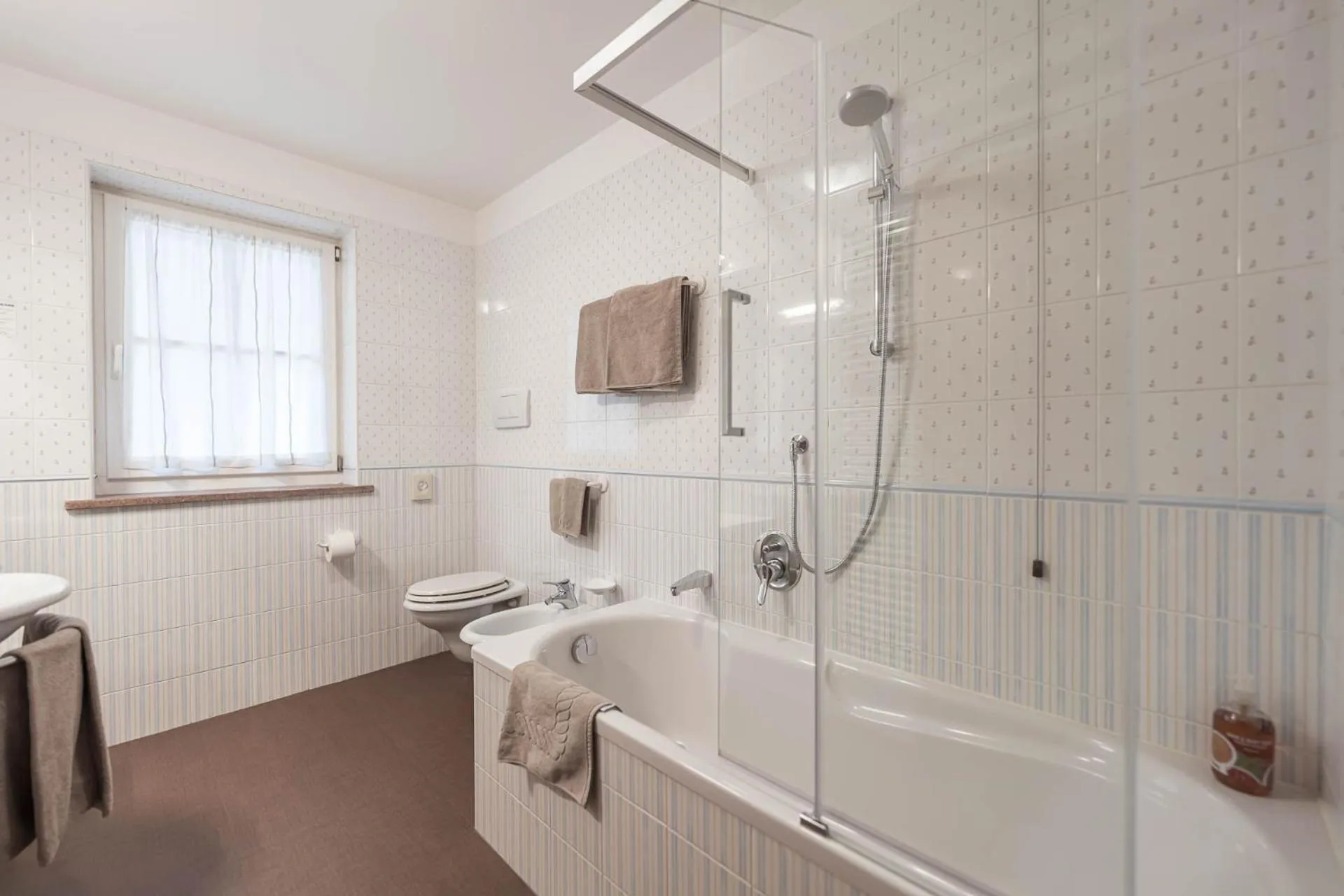 Bathroom in Albergo Conturina