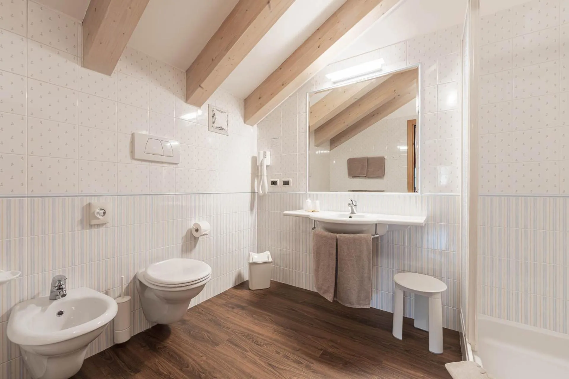 Bathroom in Albergo Conturina