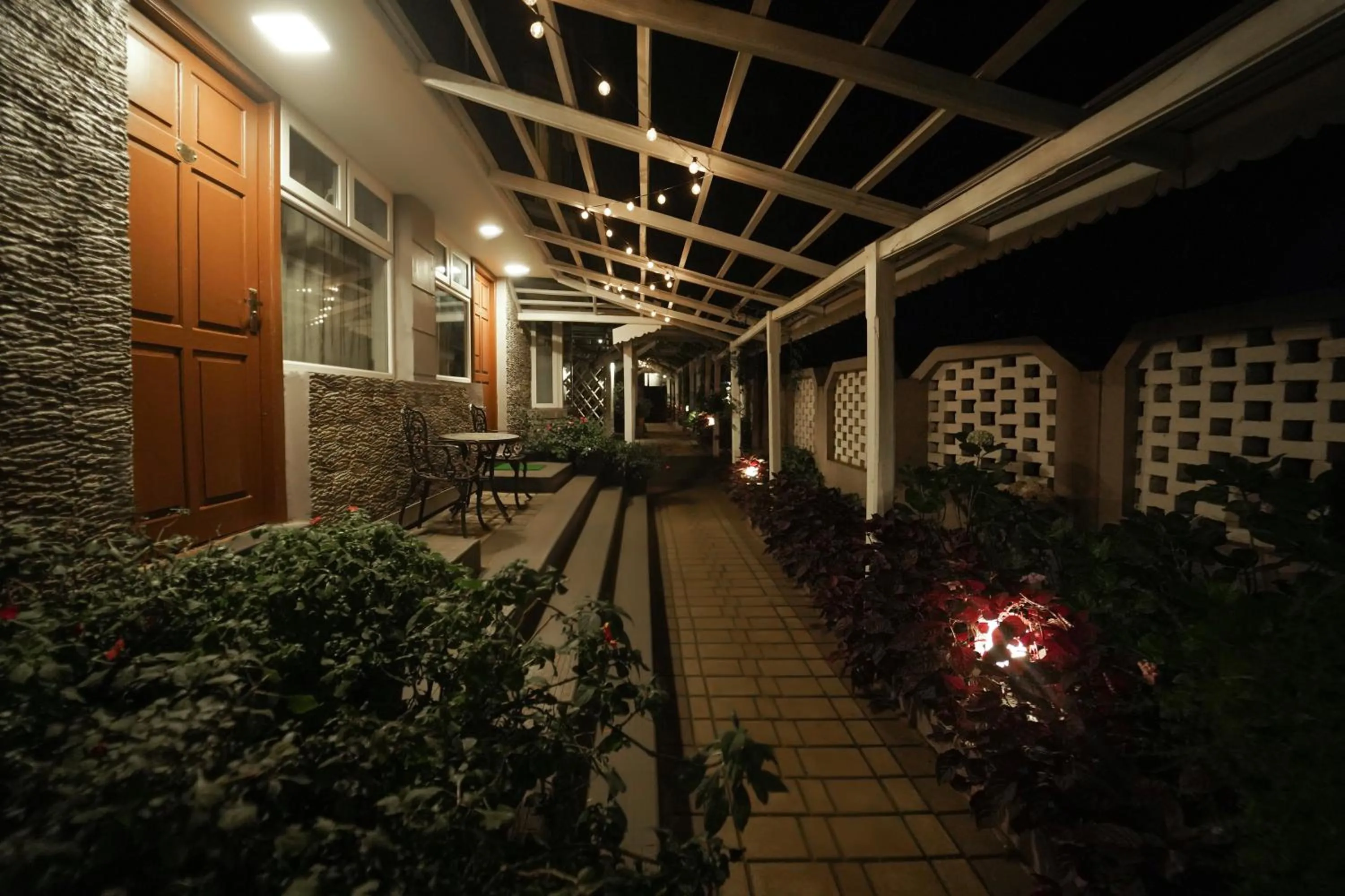 Facade/entrance in JC Residency