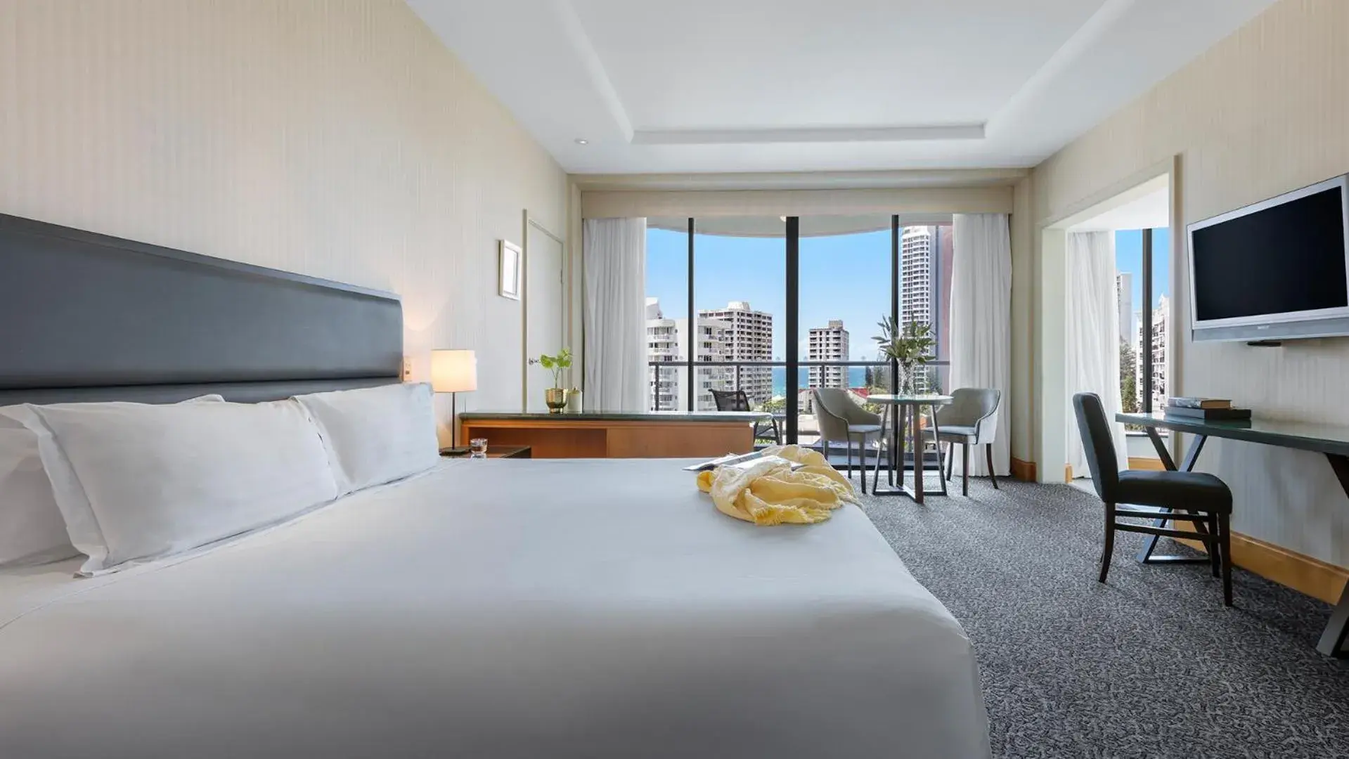 Studio Apartment - No Housekeeping in Oaks Gold Coast Hotel Studio Apartment - No Housekeeping in Oaks Gold Coast Hotel