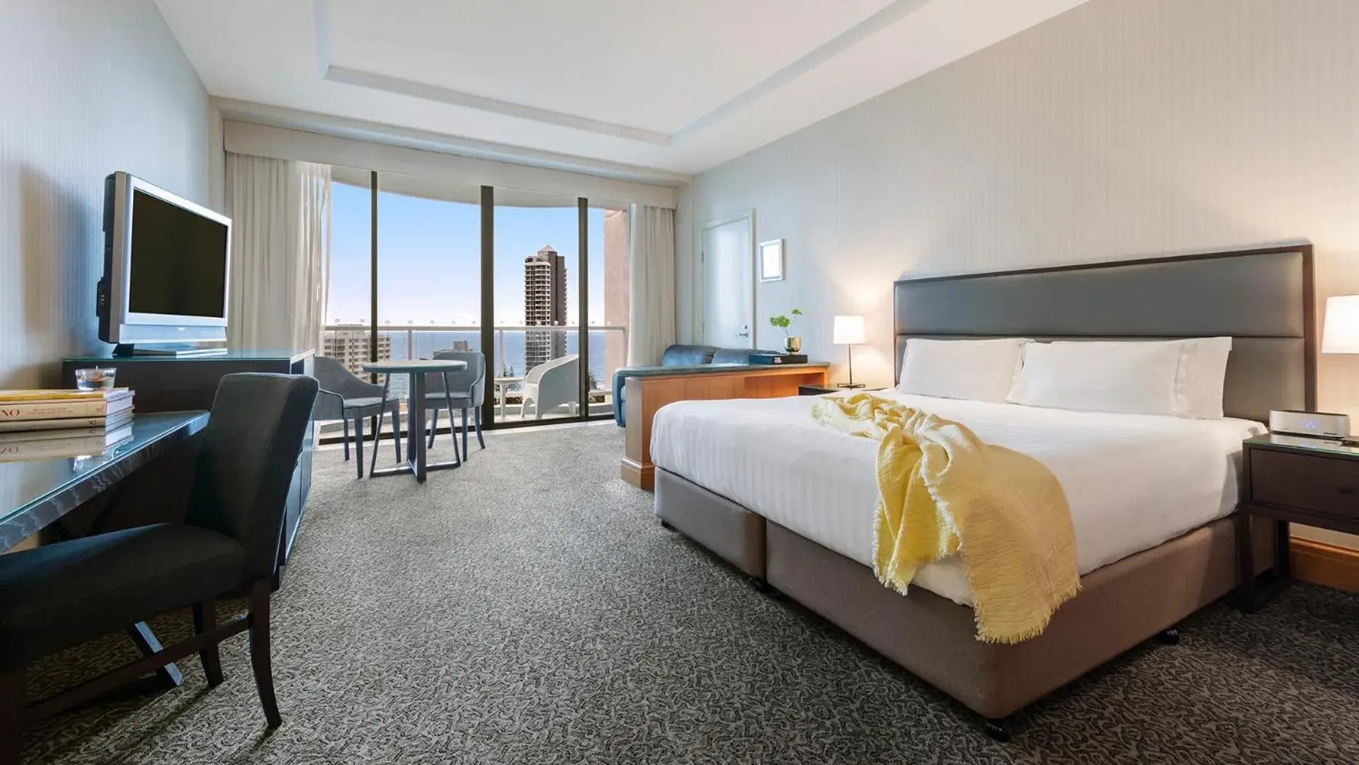 Hotel Room with Ocean View in Oaks Gold Coast Hotel Hotel Room with Ocean View in Oaks Gold Coast Hotel