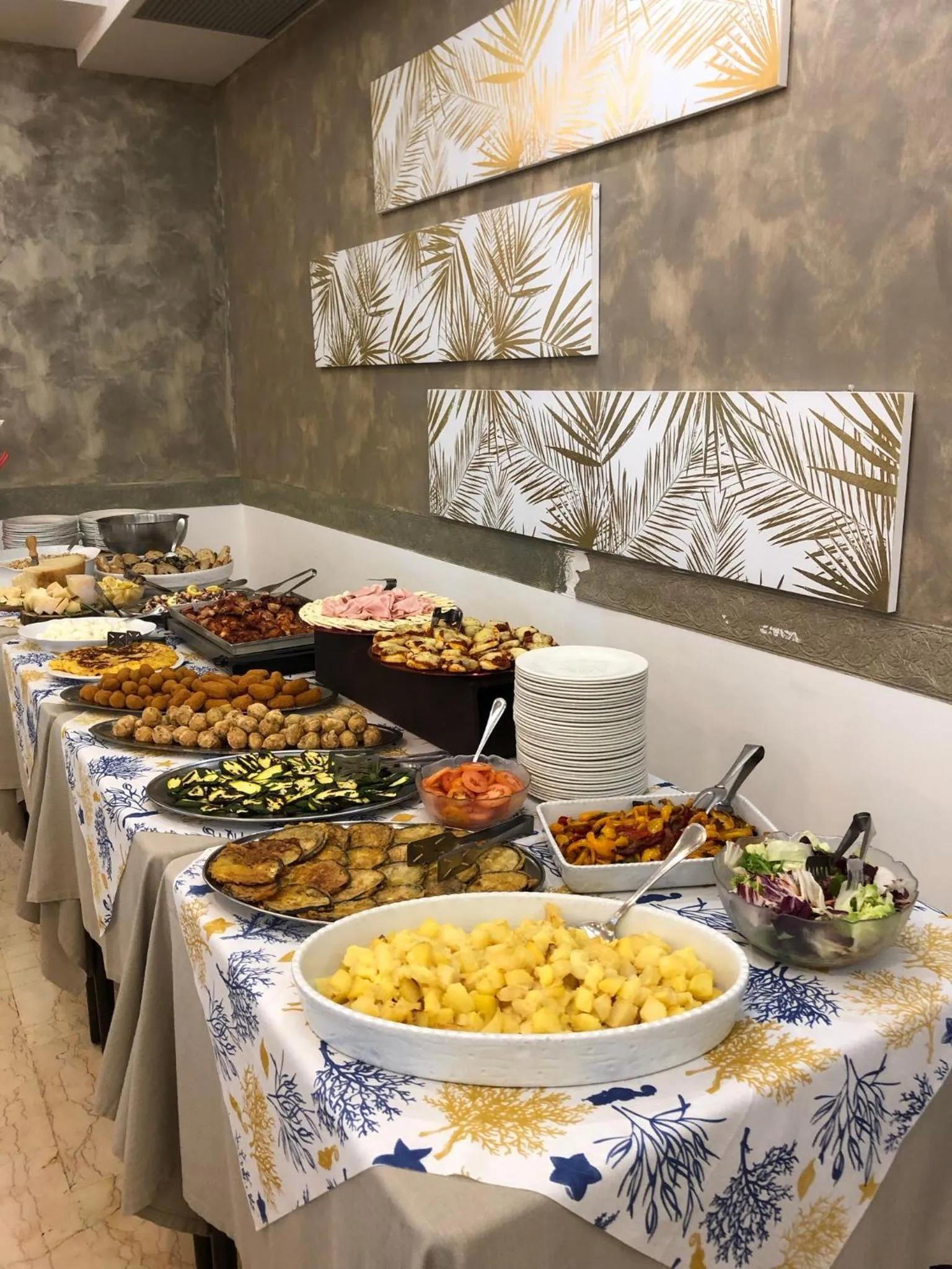 Restaurant/places to eat in Piccolo Hotel