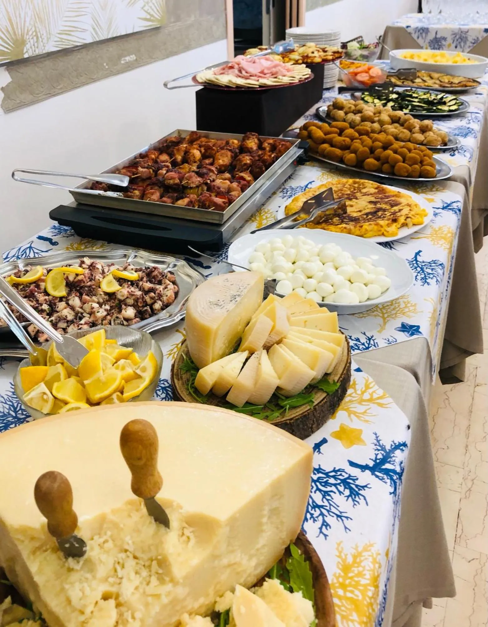 Restaurant/places to eat in Piccolo Hotel