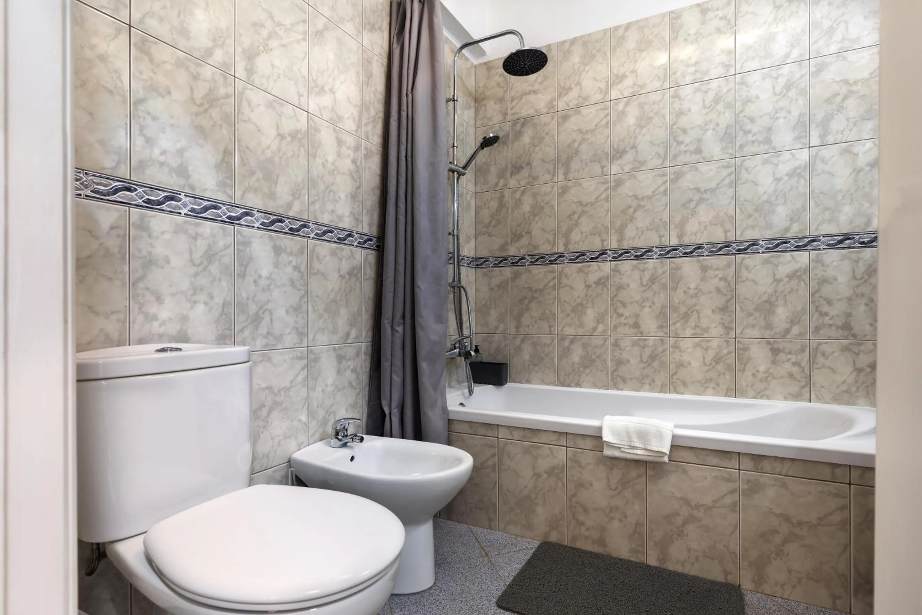 Shower in Pereira Place