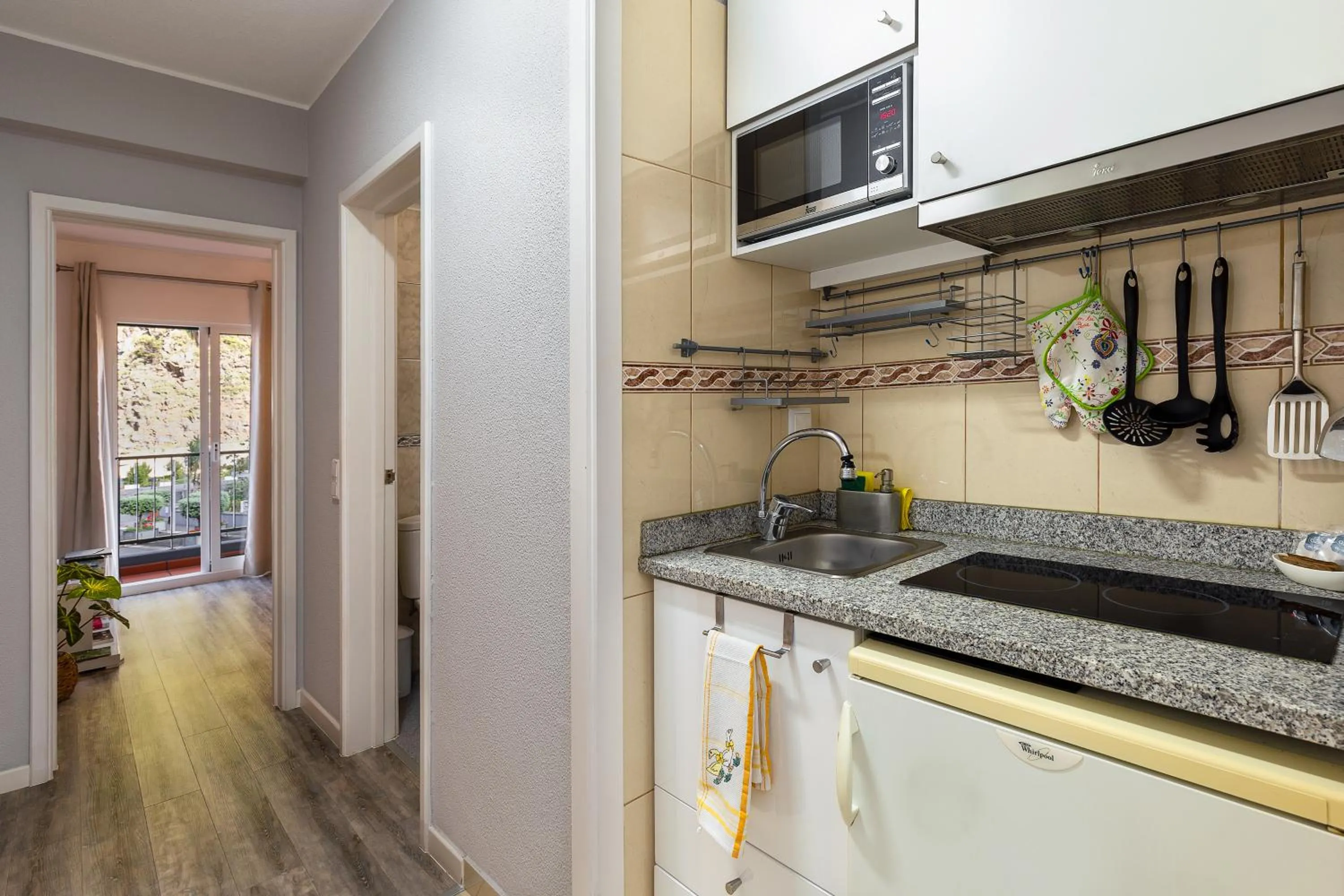 Kitchen or kitchenette in Pereira Place