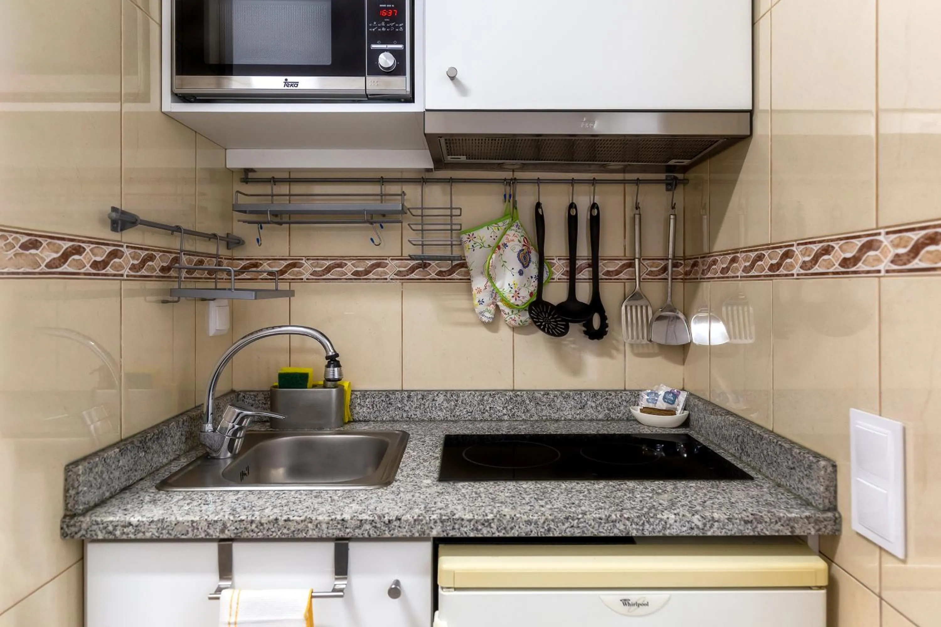Kitchen or kitchenette in Pereira Place