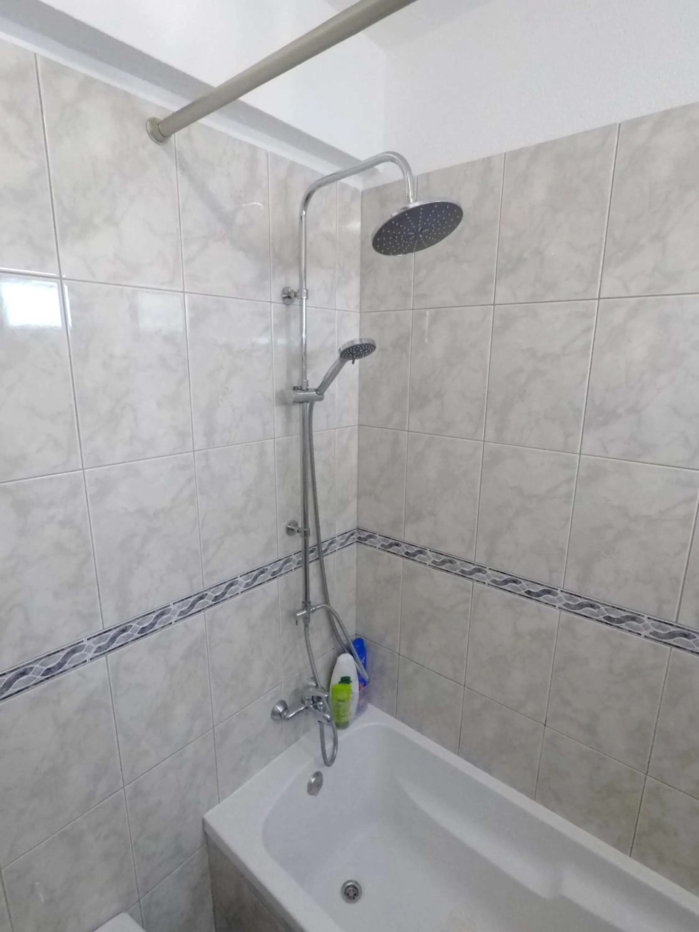 Shower in Pereira Place