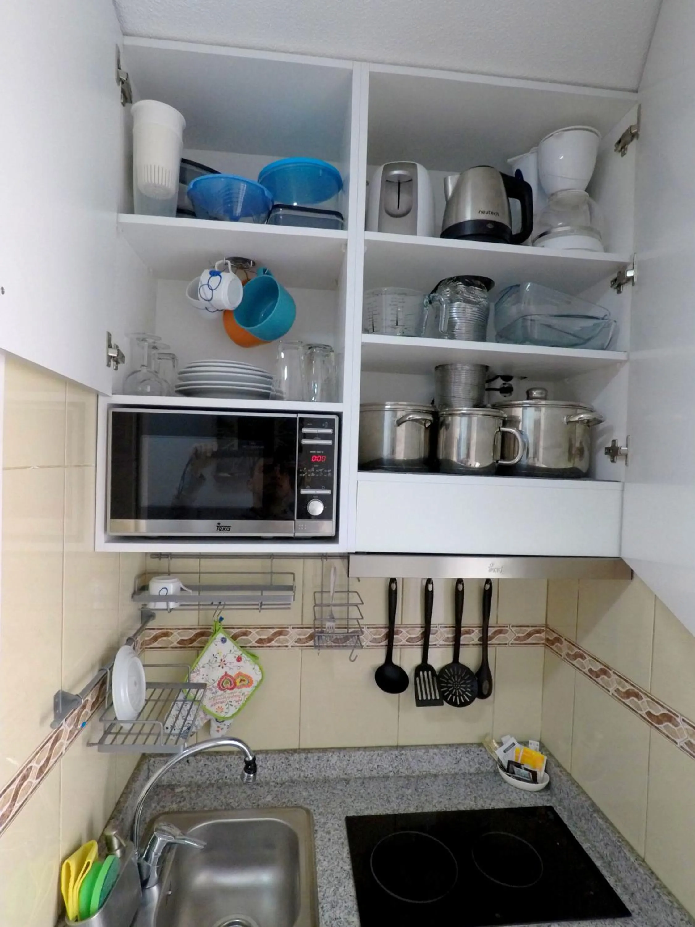 Coffee/tea facilities in Pereira Place