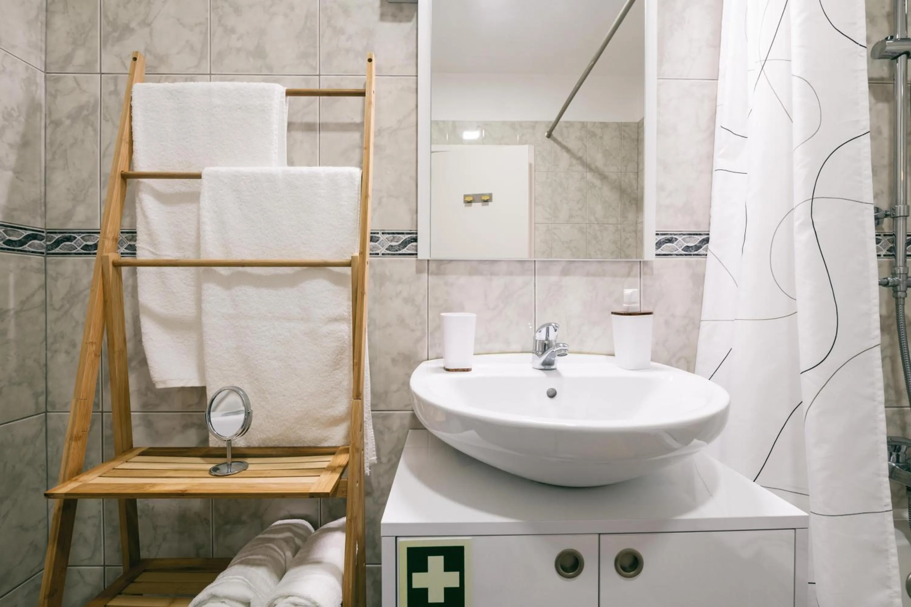Shower in Pereira Place