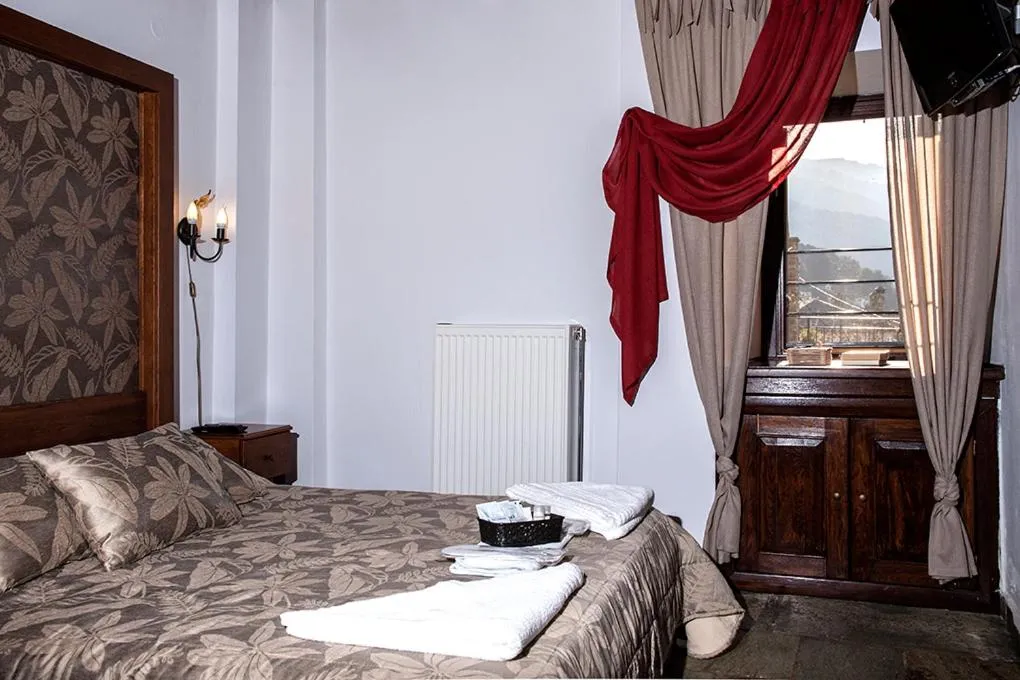 Photo of the whole room, Bed in Archontiko Koilia