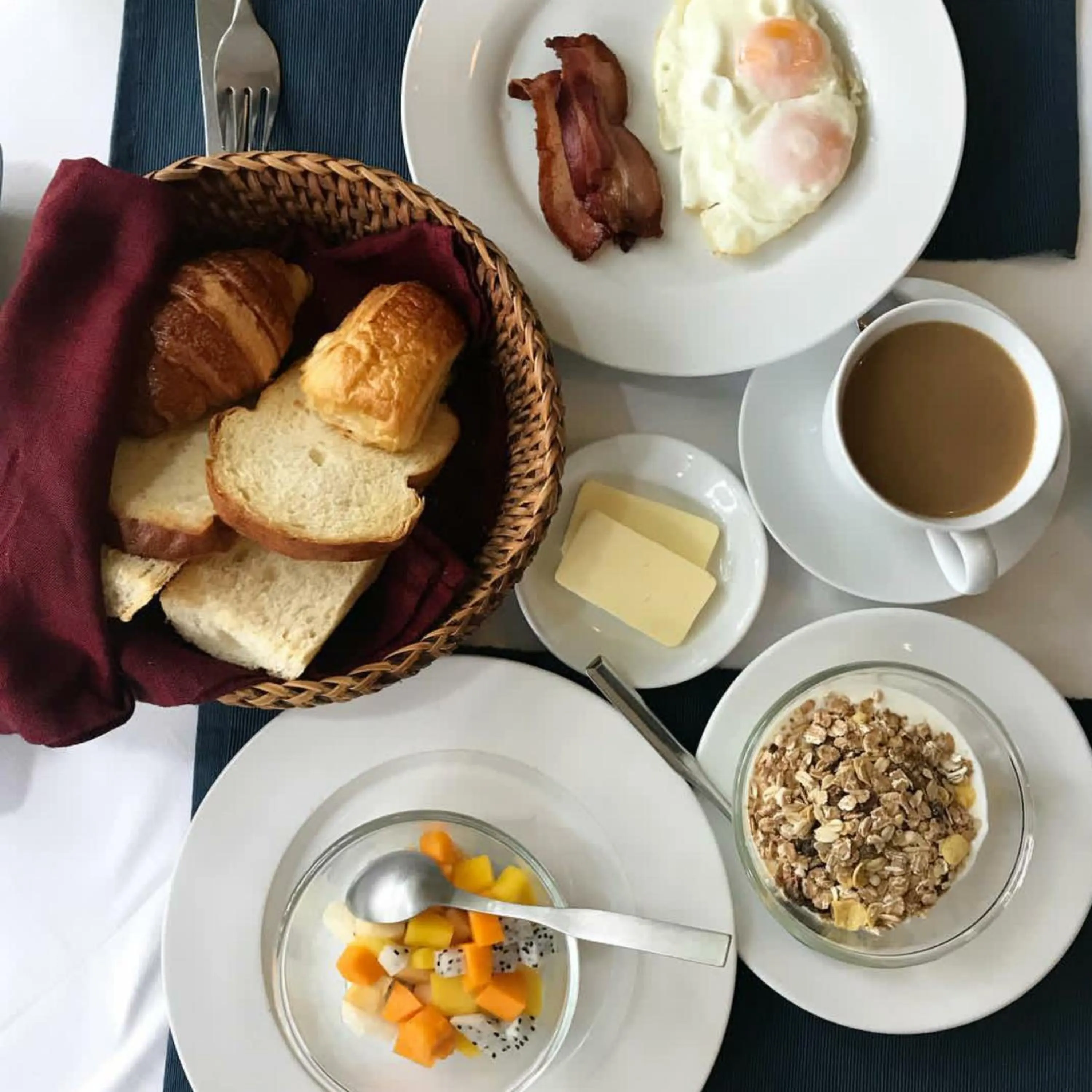 Breakfast in The Apsara Rive Droite