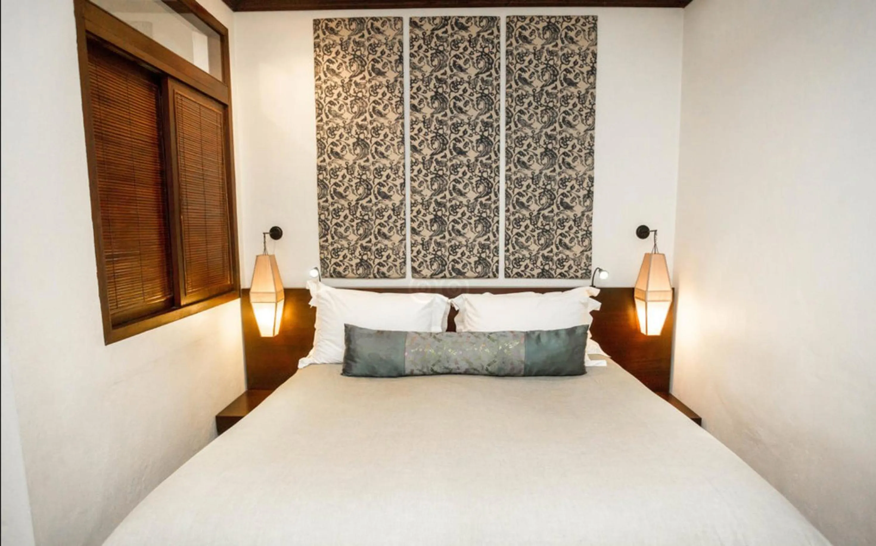 Bedroom, Bed in The Apsara Rive Droite