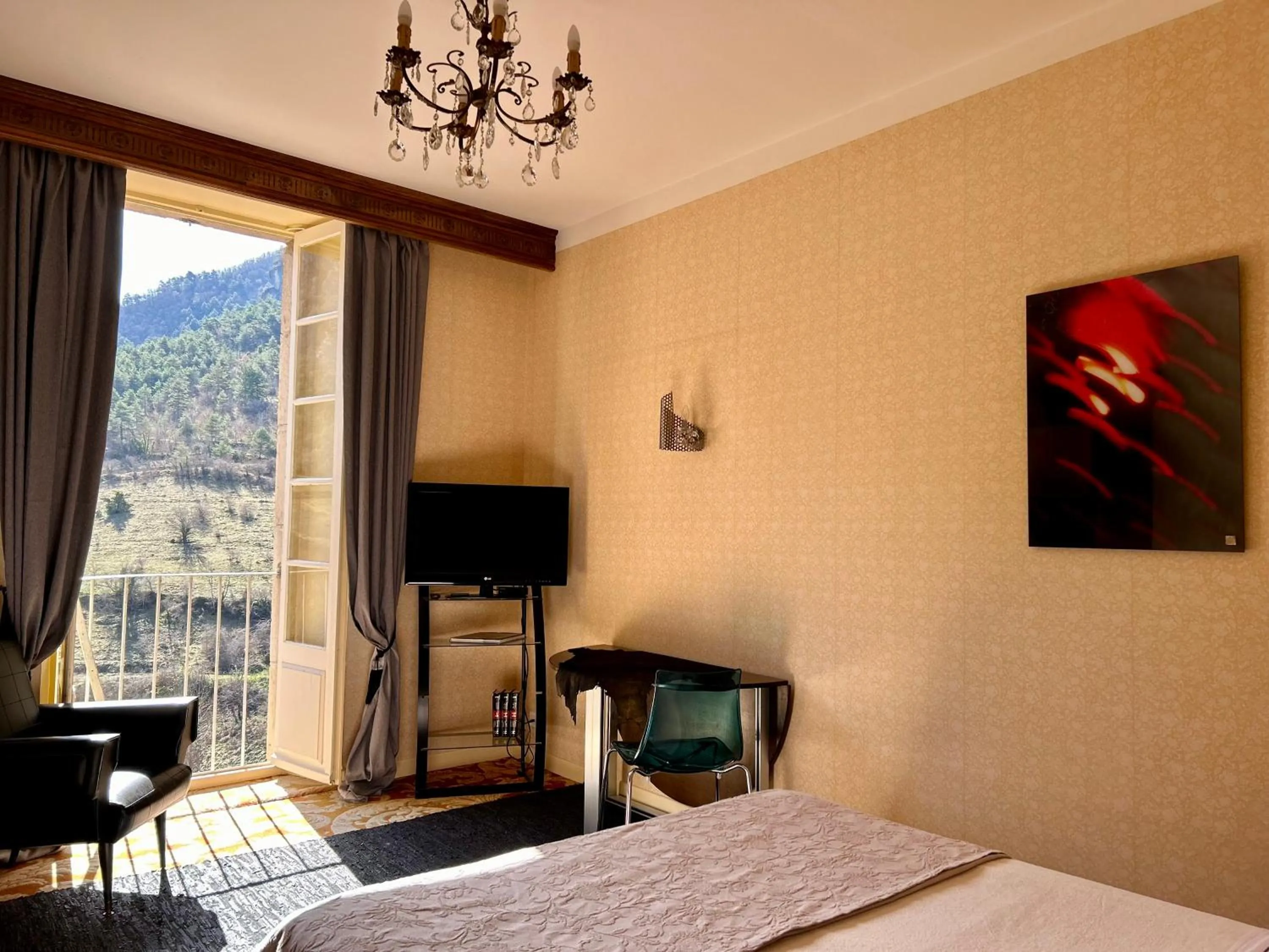 Photo of the whole room, Bed in Ermitage de Peyreleau
