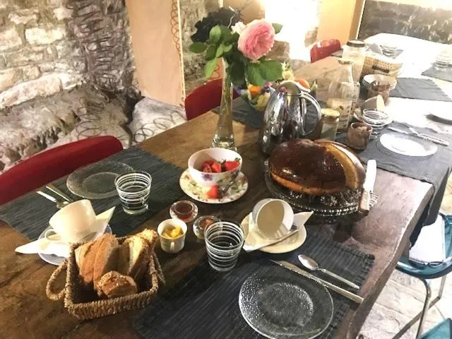 Breakfast in Ermitage de Peyreleau