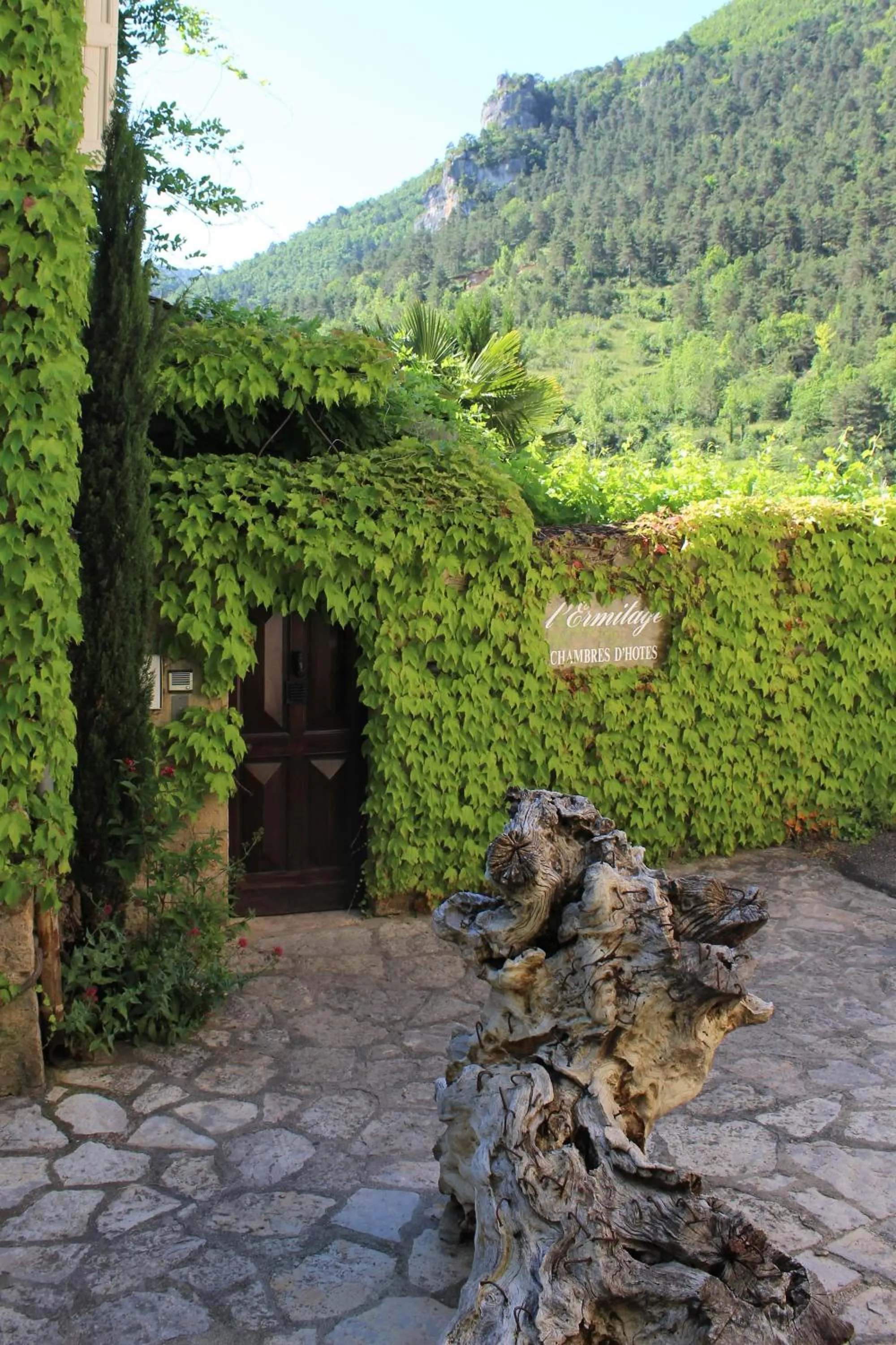 Facade/entrance in Ermitage de Peyreleau