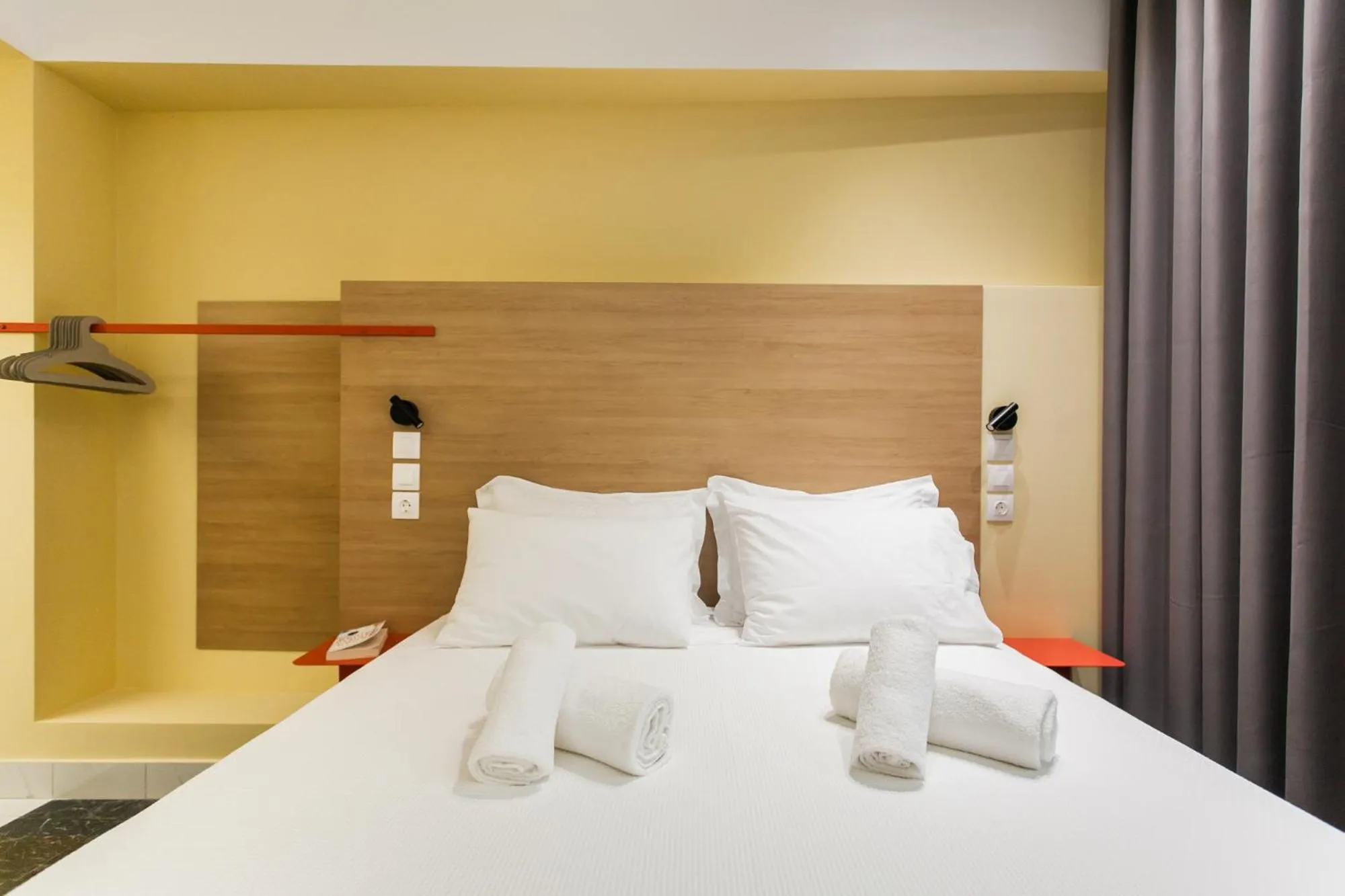 Bed in Greece U Around Athens Thissio Suites