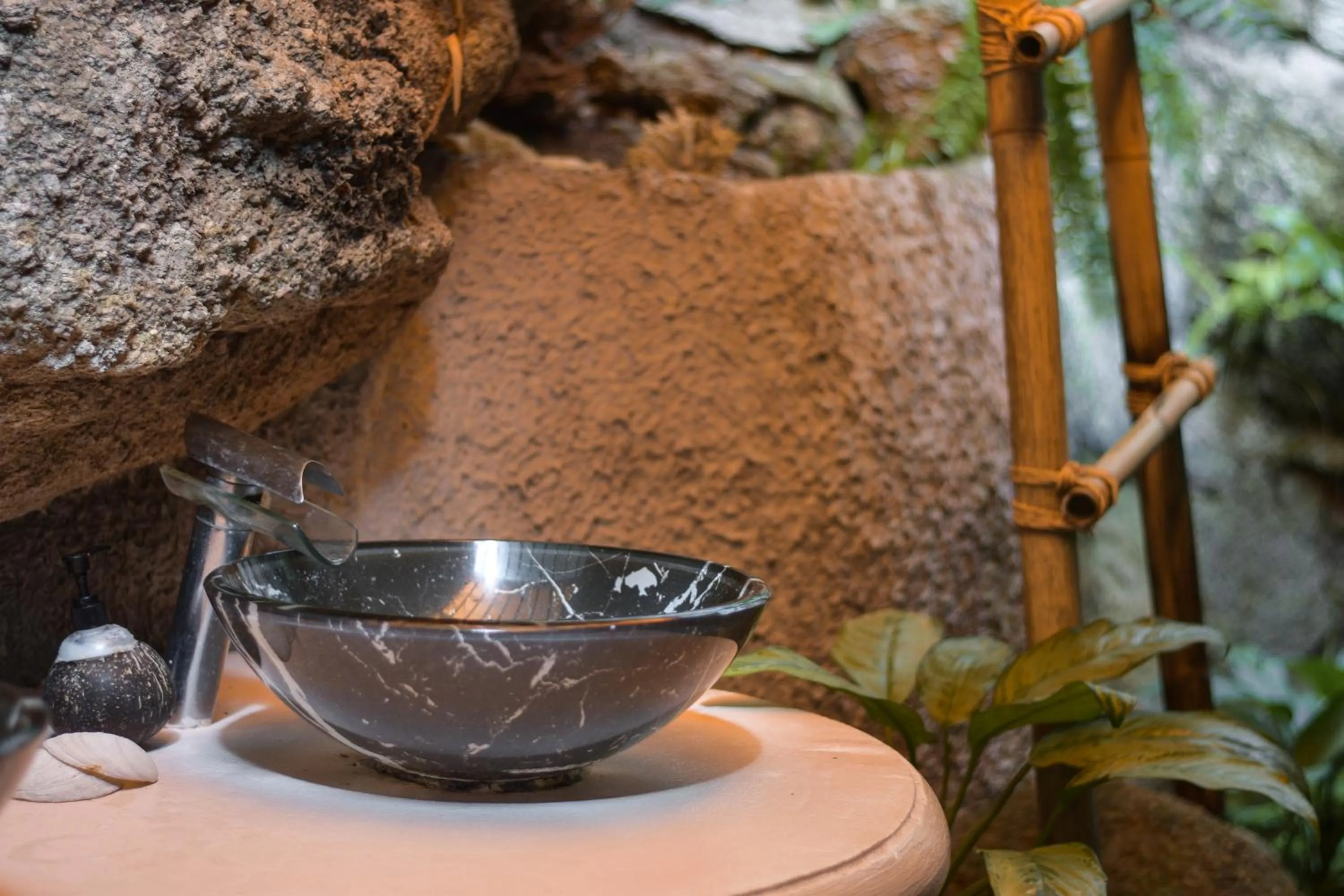 Bathroom in la Cigale