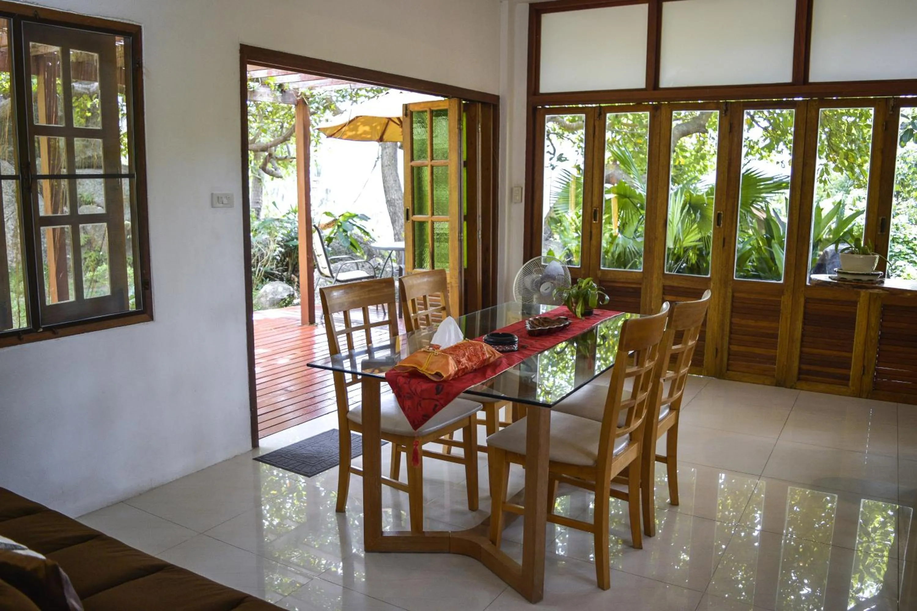 Dining area in la Cigale
