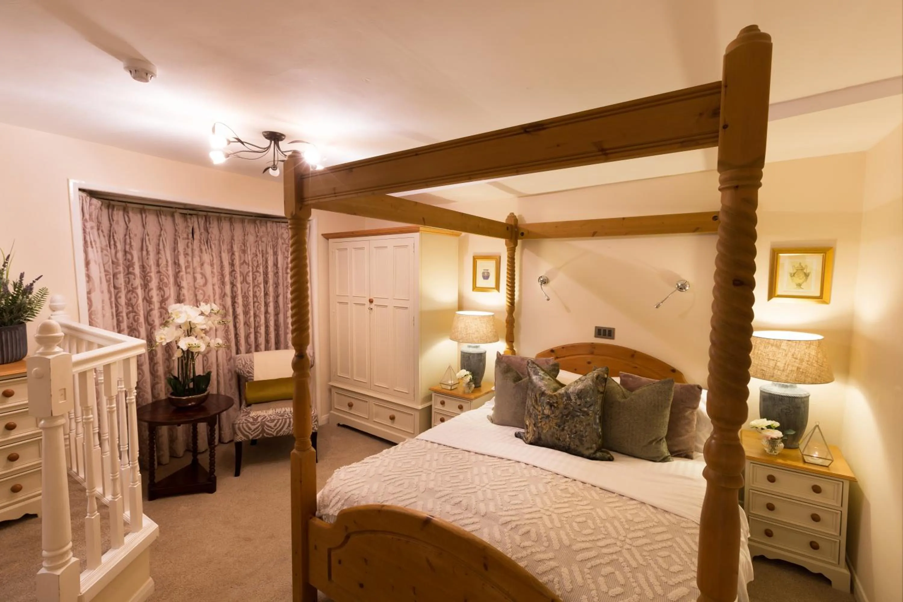 Shower, Bed in Warkworth House Hotel