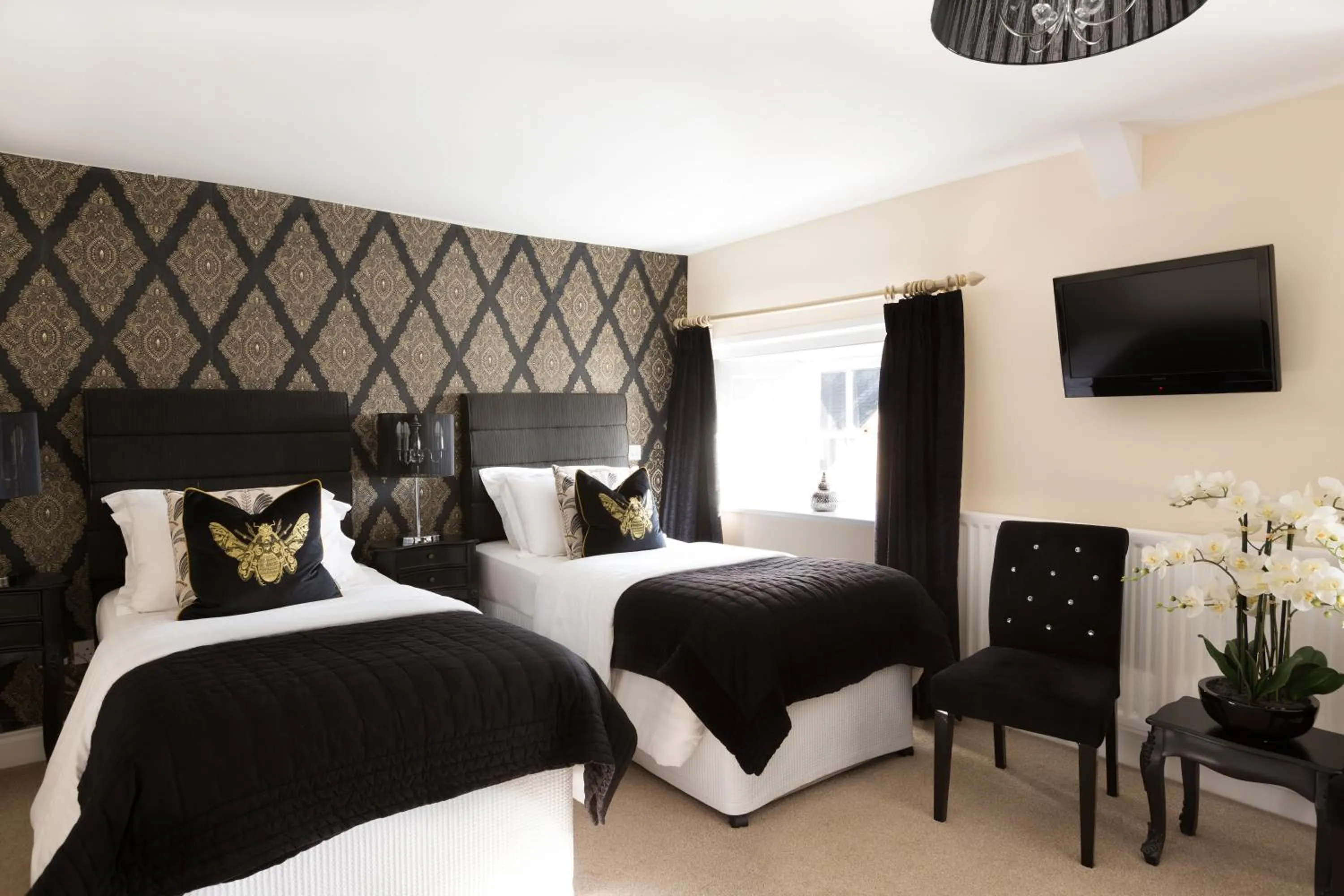 Shower, Bed in Warkworth House Hotel