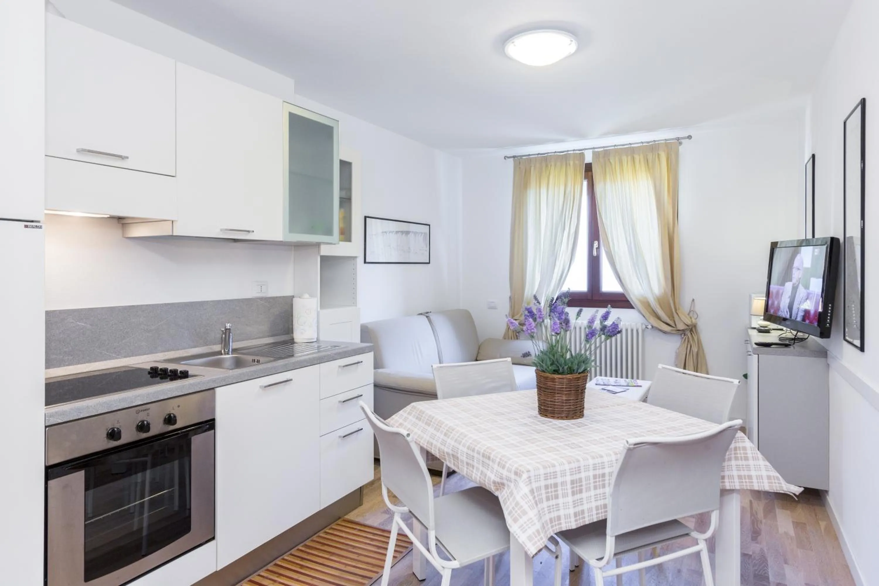 Kitchen or kitchenette in Residence Rta La Rosa delle Dolomiti