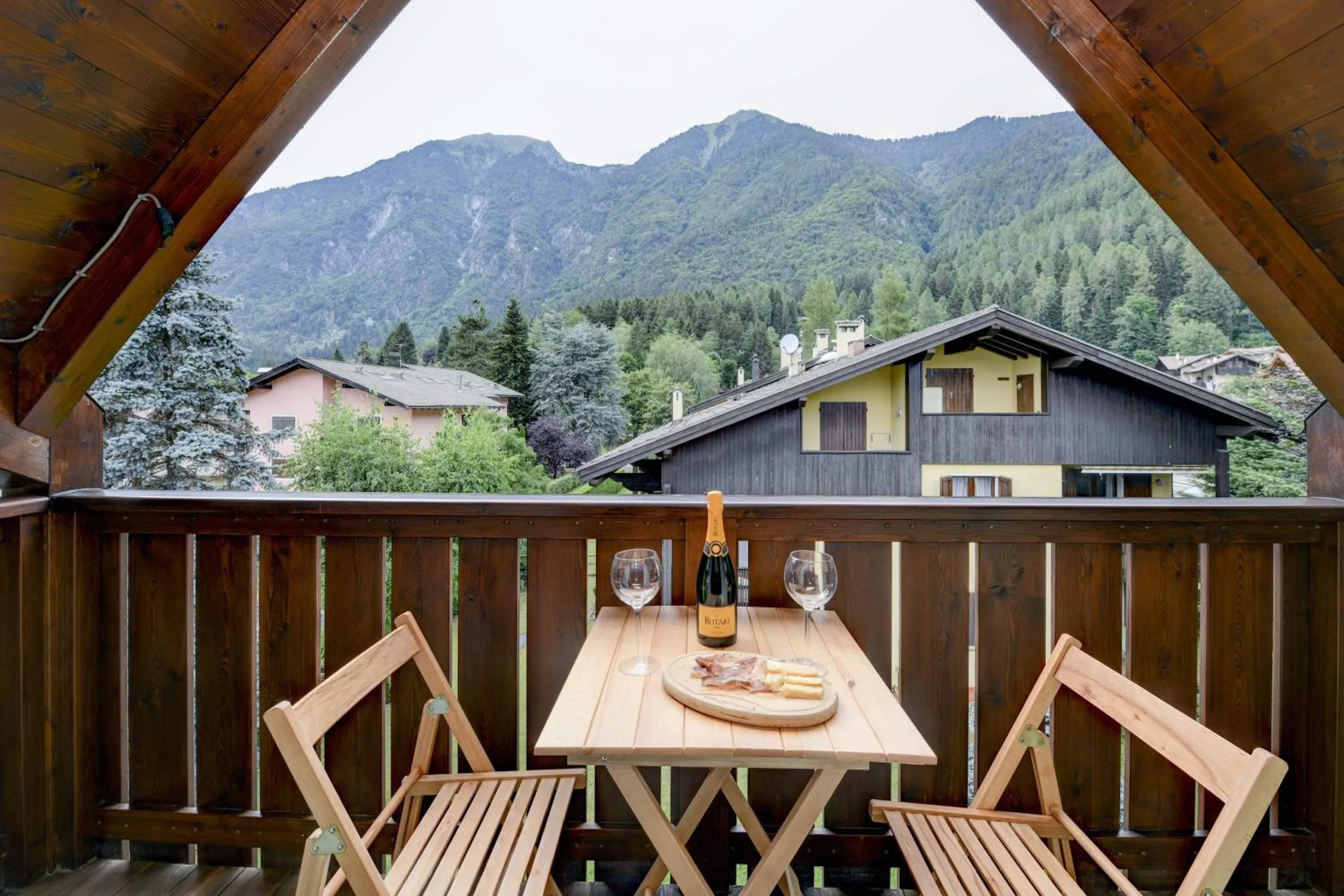 Natural landscape in Residence Rta La Rosa delle Dolomiti