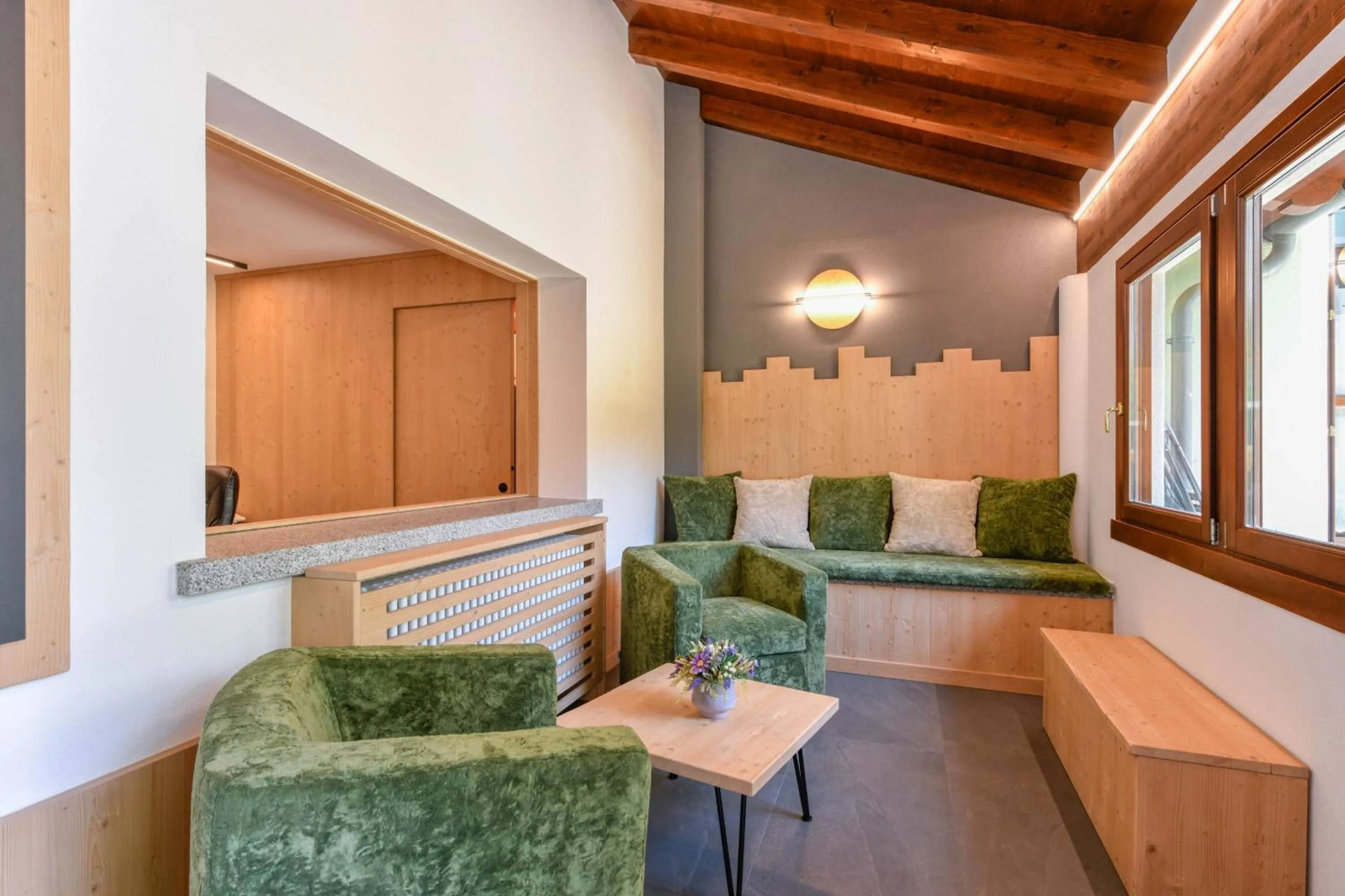 Lobby or reception in Residence Rta La Rosa delle Dolomiti