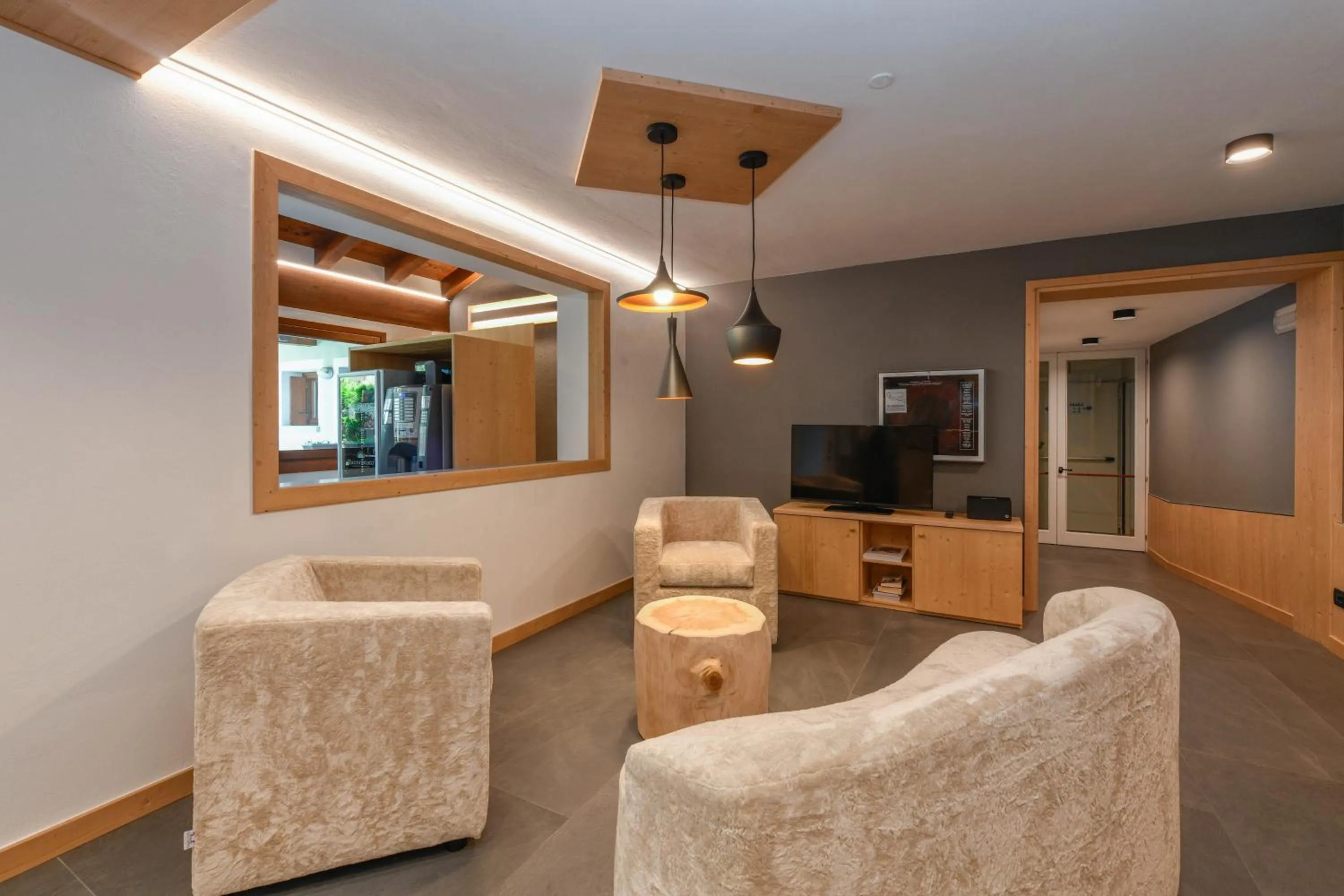 Lobby or reception in Residence Rta La Rosa delle Dolomiti