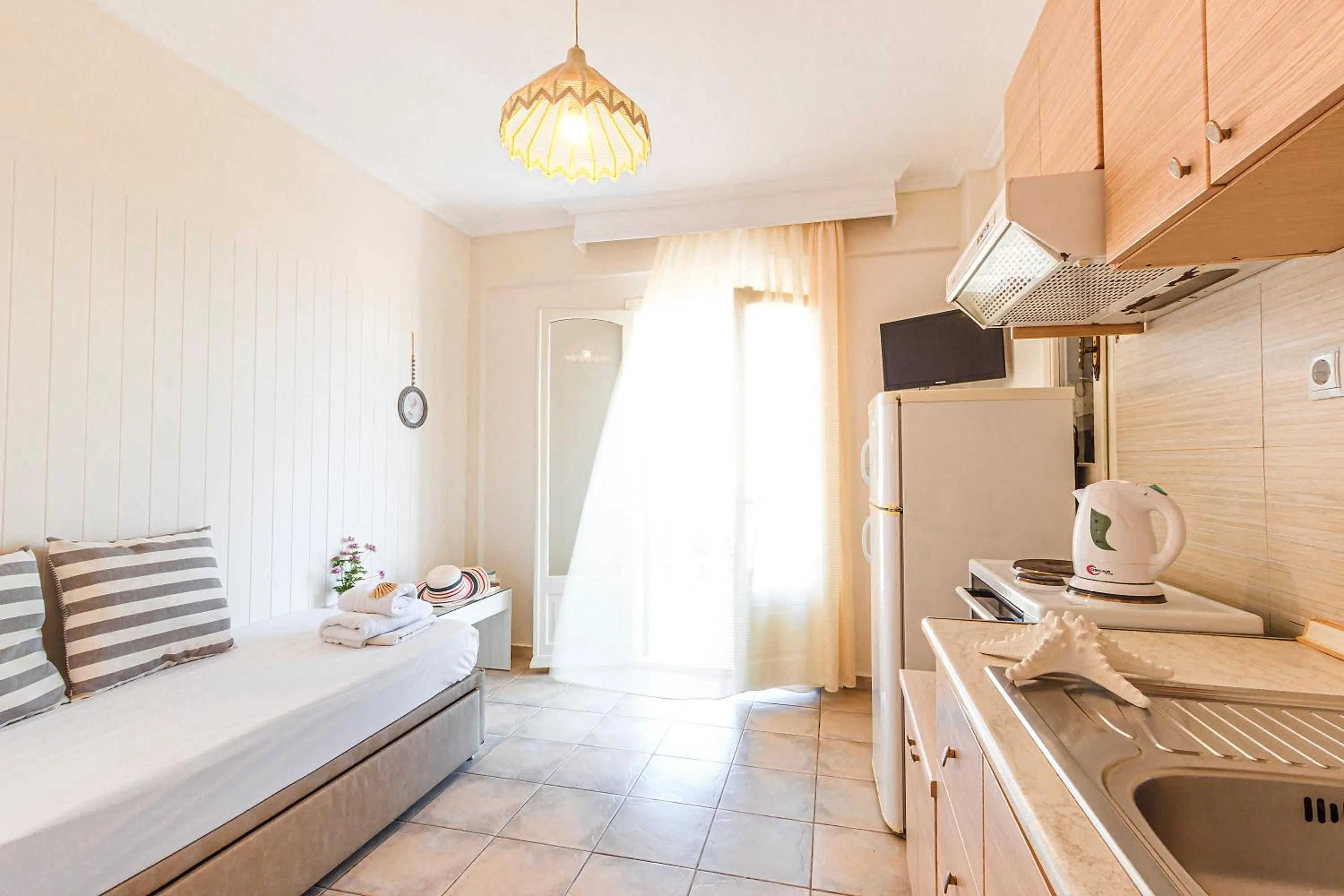 Bed in Anatoli Apartments Polichrono