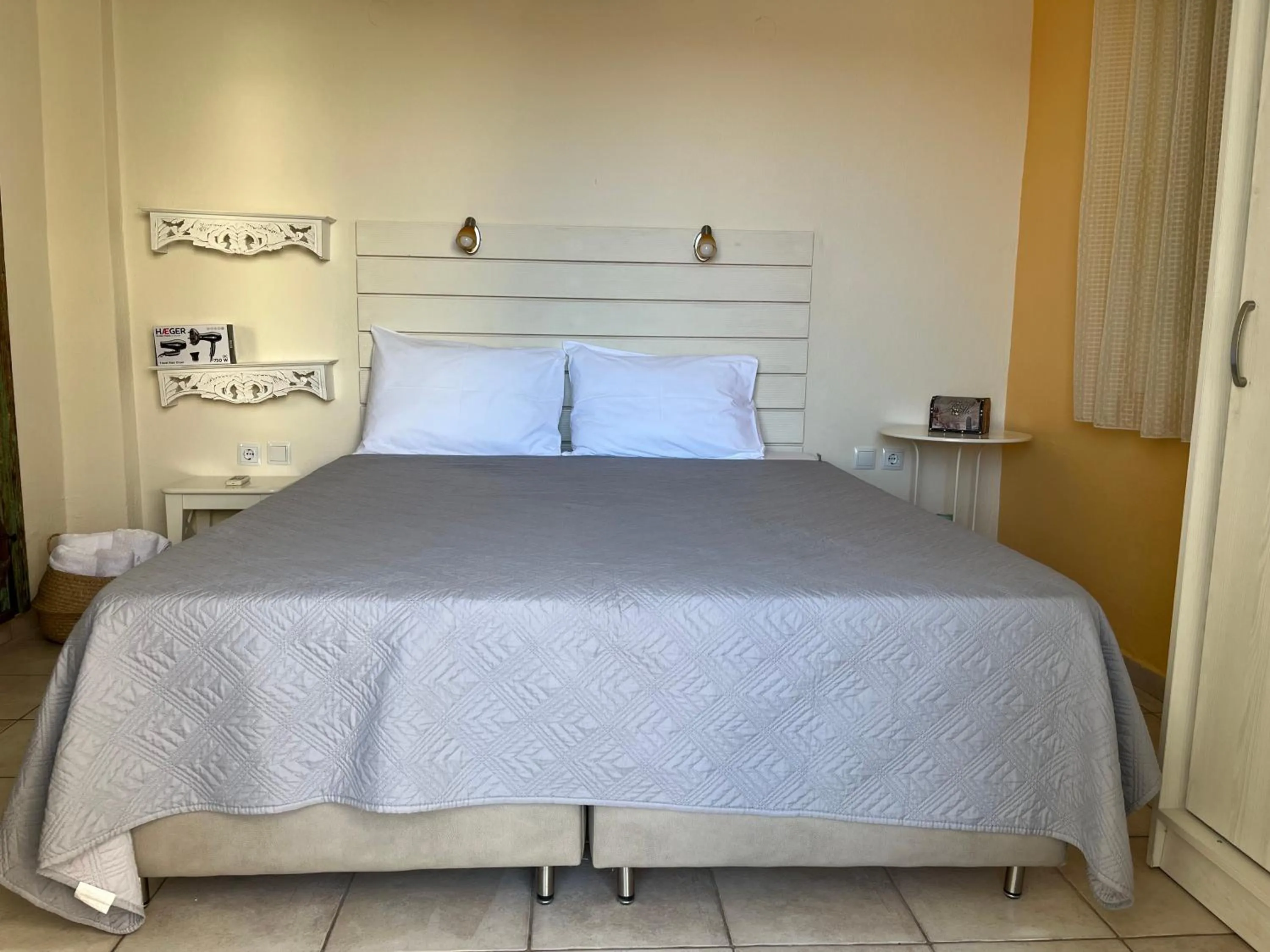 Bed in Anatoli Apartments Polichrono