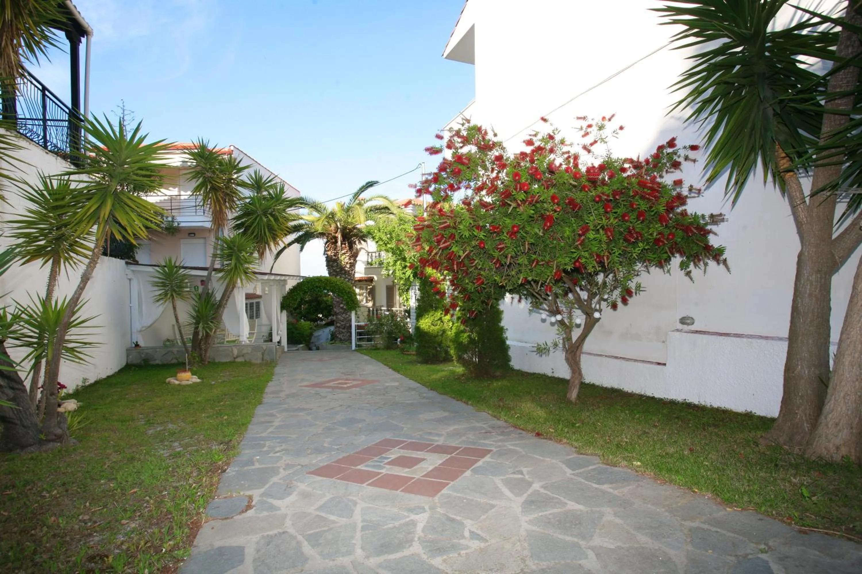 Garden in Anatoli Apartments Polichrono